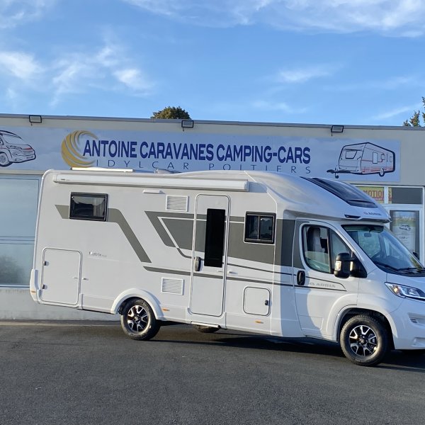 Antoine Caravanes et Camping Car Matrix Plus 670 DC Adria