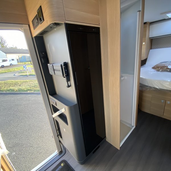 Antoine Caravanes et Camping Car Matrix Plus 670 DC Adria
