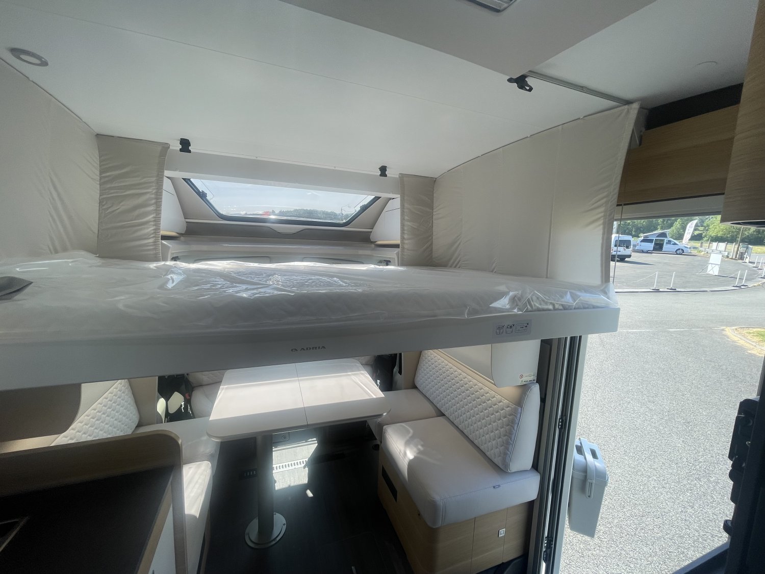 Antoine Caravanes et Camping Car MATRIX PLUS 670 DL Adria