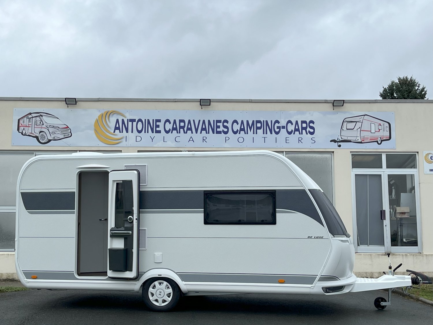 Antoine Caravanes et Camping Car - Hobby 460 SFf De Luxe à 30 614 €