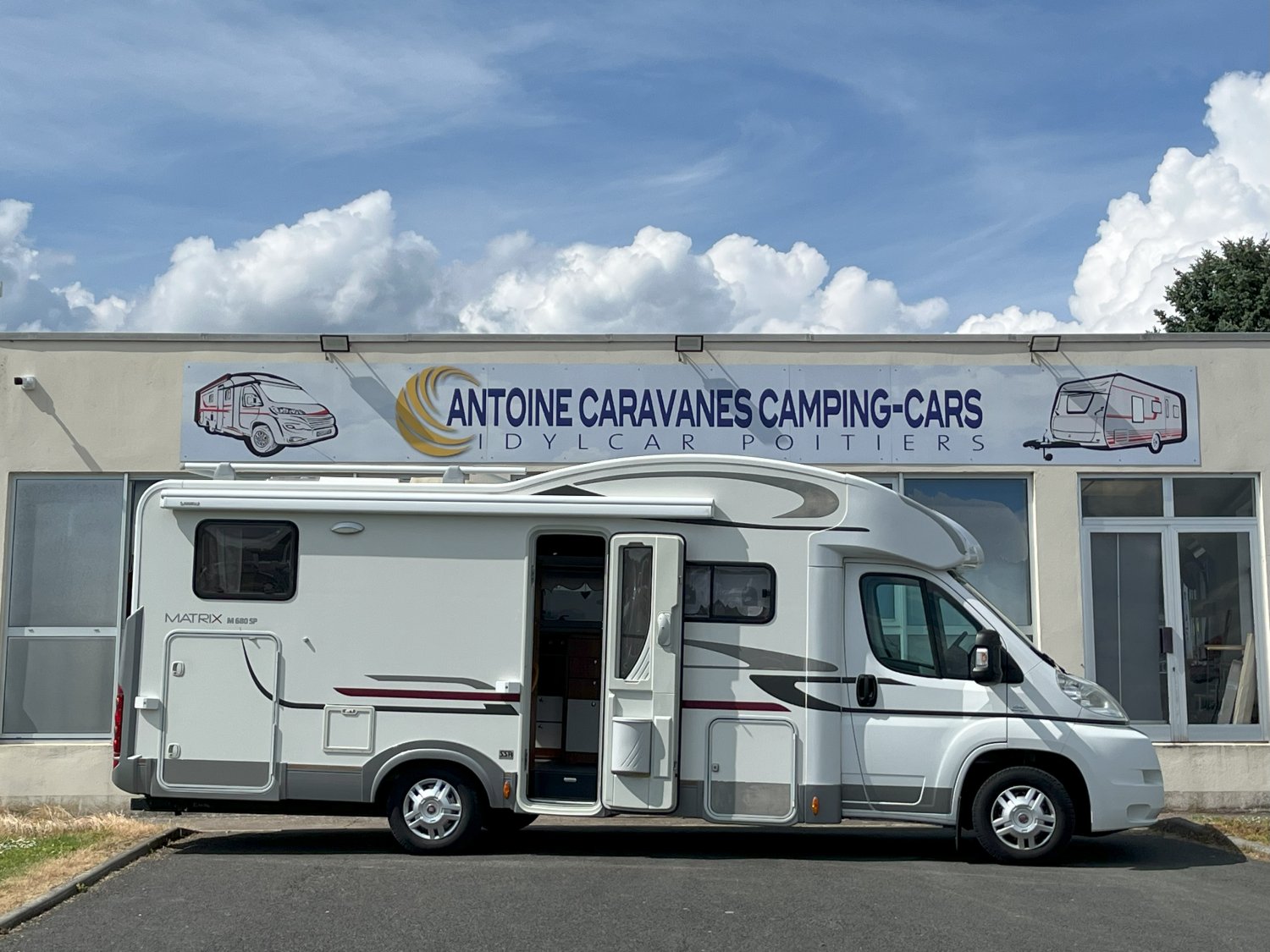 Antoine Caravanes et Camping Car - Adria MATRIX M 680 SP à 45 900 €