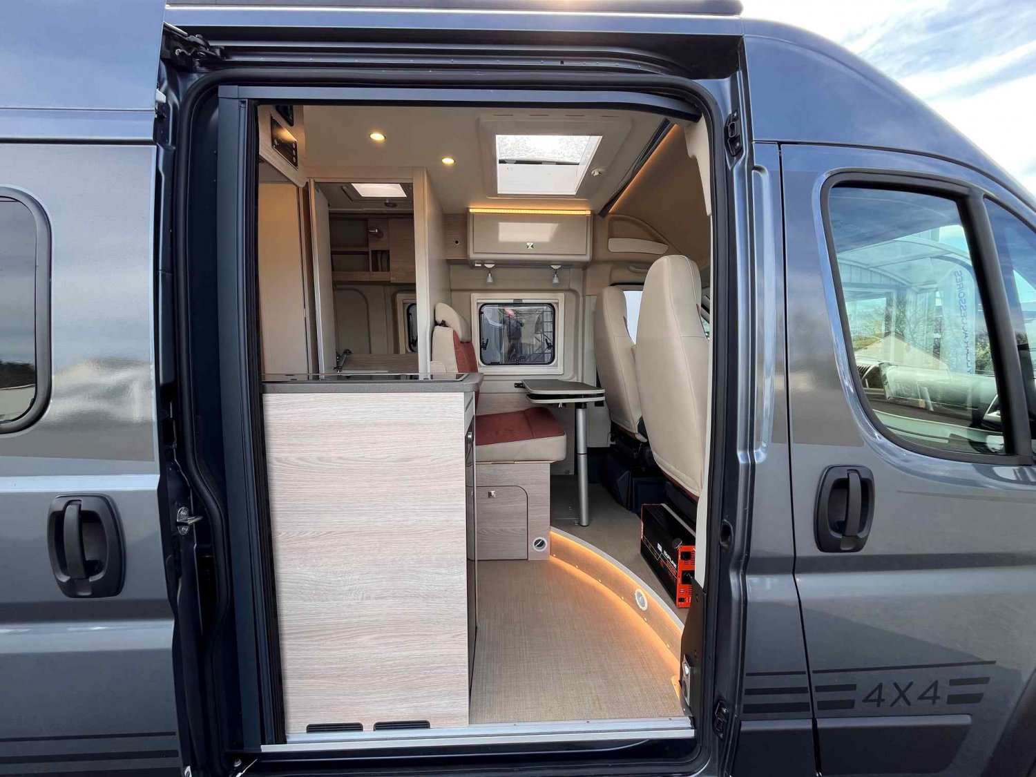 Antoine Caravanes et Camping Car BURSTNER CAMPEO C 540 4*4 Burstner