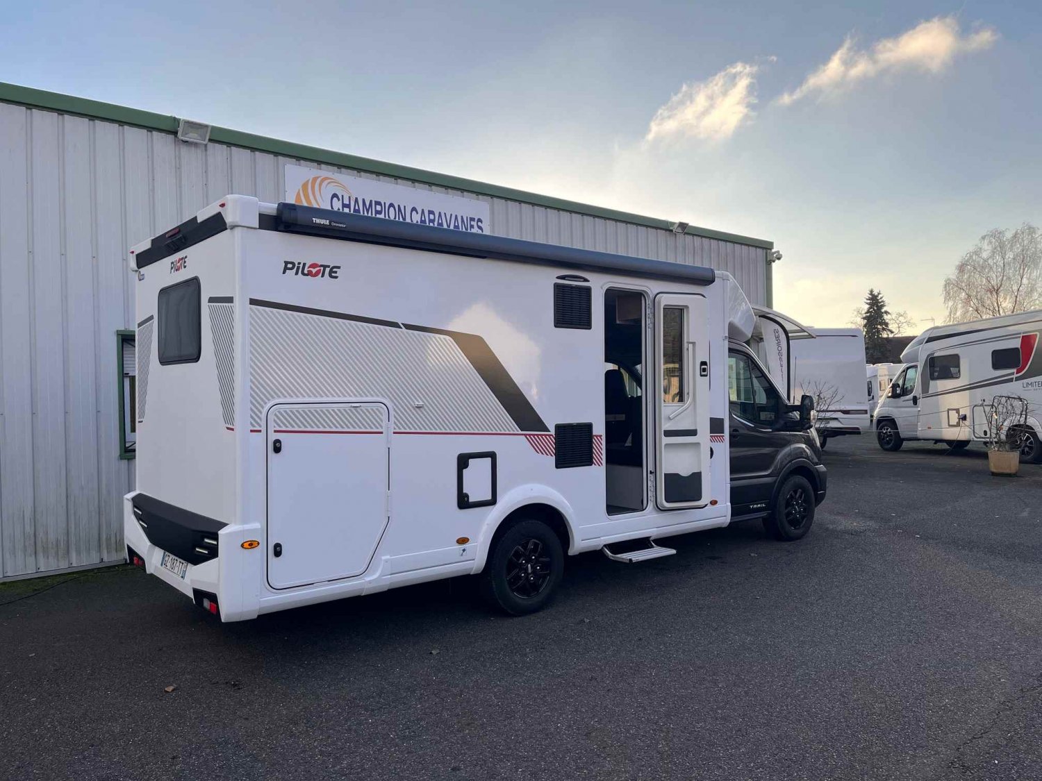 Antoine Caravanes et Camping Car PILOTE ATLAS 696 G Pilote