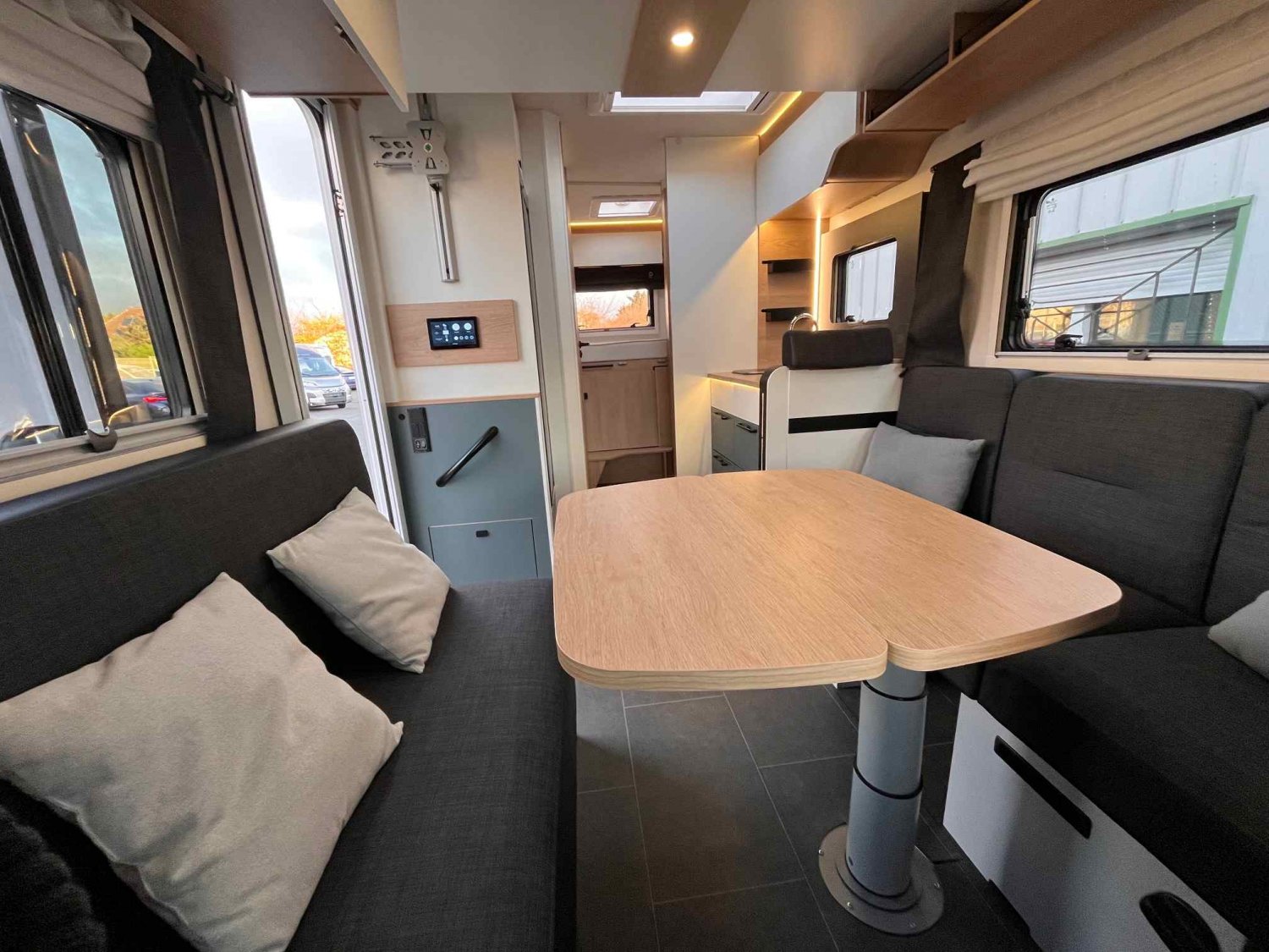 Antoine Caravanes et Camping Car PILOTE ATLAS 696 G Pilote