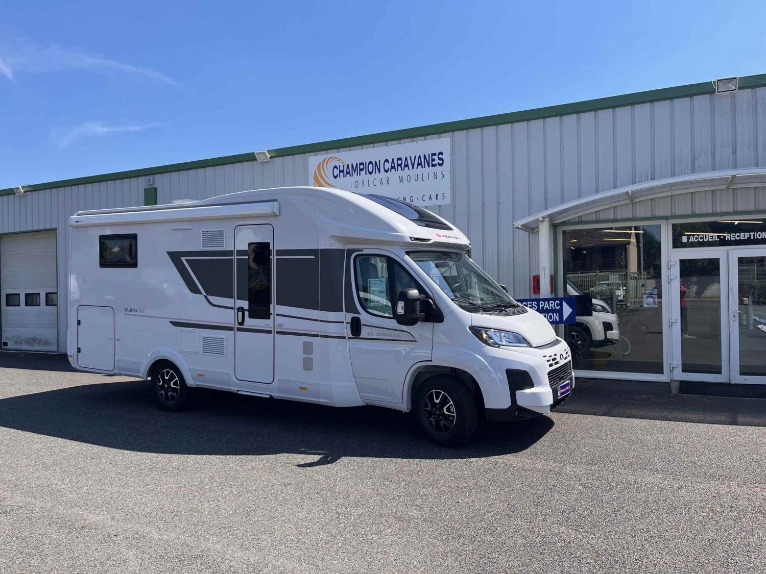 Antoine Caravanes et Camping Car - Adria Matrix Axess 650 DL à 82 490 &euro;