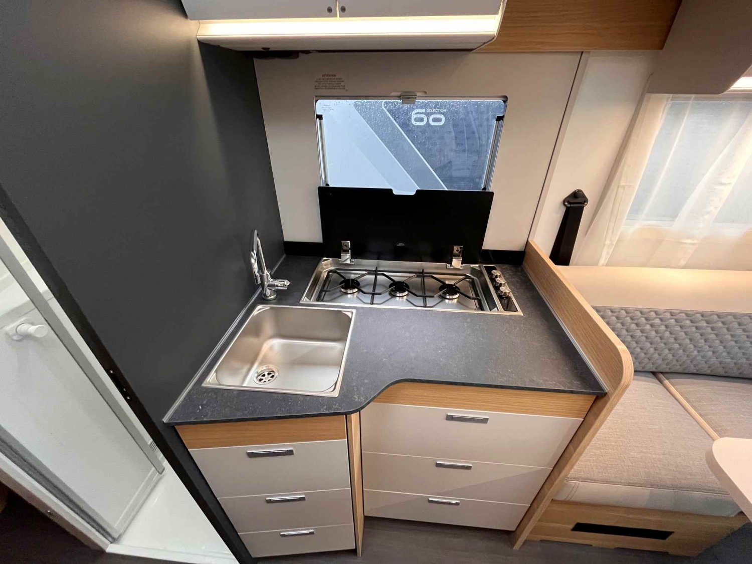 Antoine Caravanes et Camping Car Matrix Axess 650 DL Adria