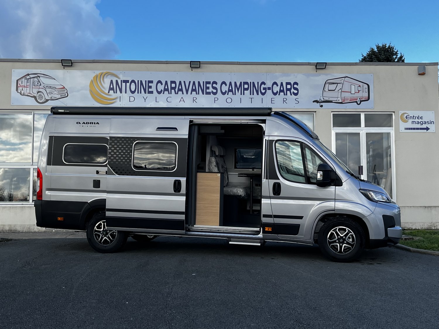 Antoine Caravanes et Camping Car - Adria TWIN 640 SGX 60th à 77 390&euro;