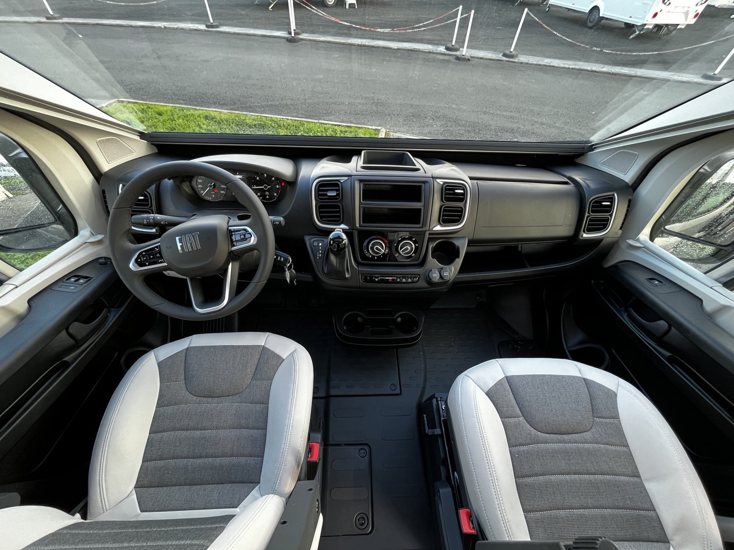 Antoine Caravanes et Camping Car TWIN 640 SGX 60th Adria