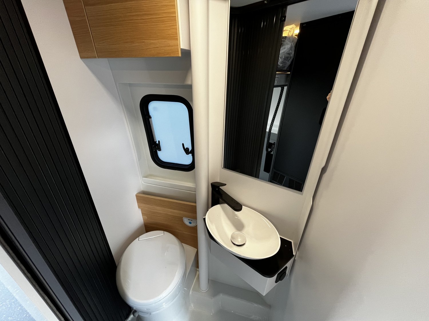 Antoine Caravanes et Camping Car TWIN 640 SGX 60th Adria