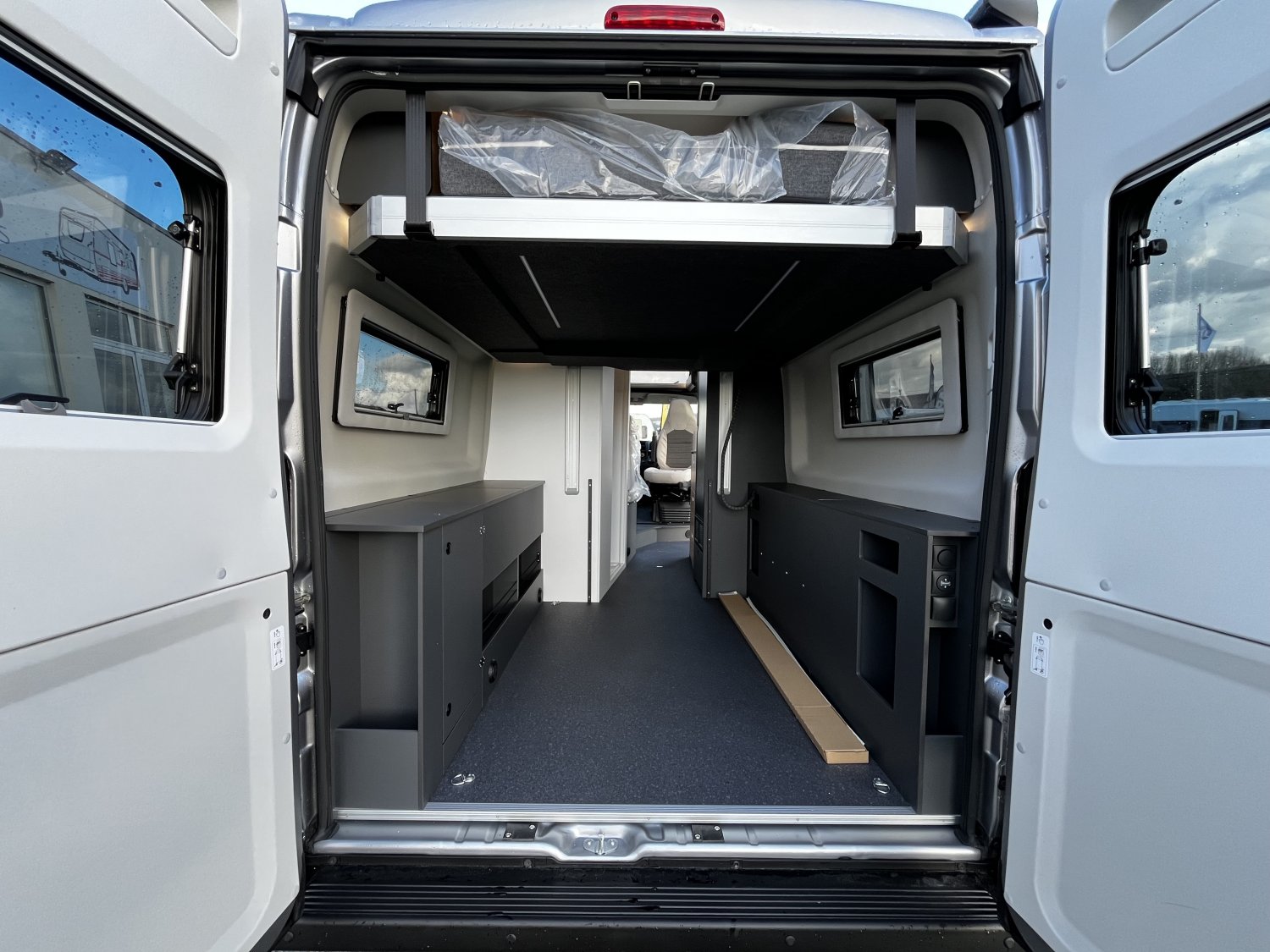 Antoine Caravanes et Camping Car TWIN 640 SGX 60th Adria