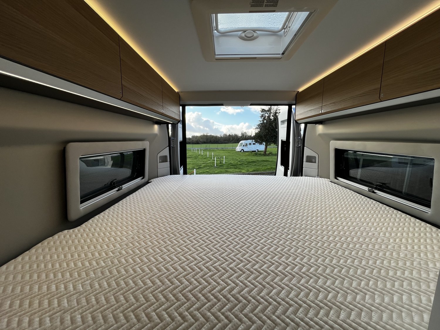 Antoine Caravanes et Camping Car TWIN 640 SGX 60th Adria