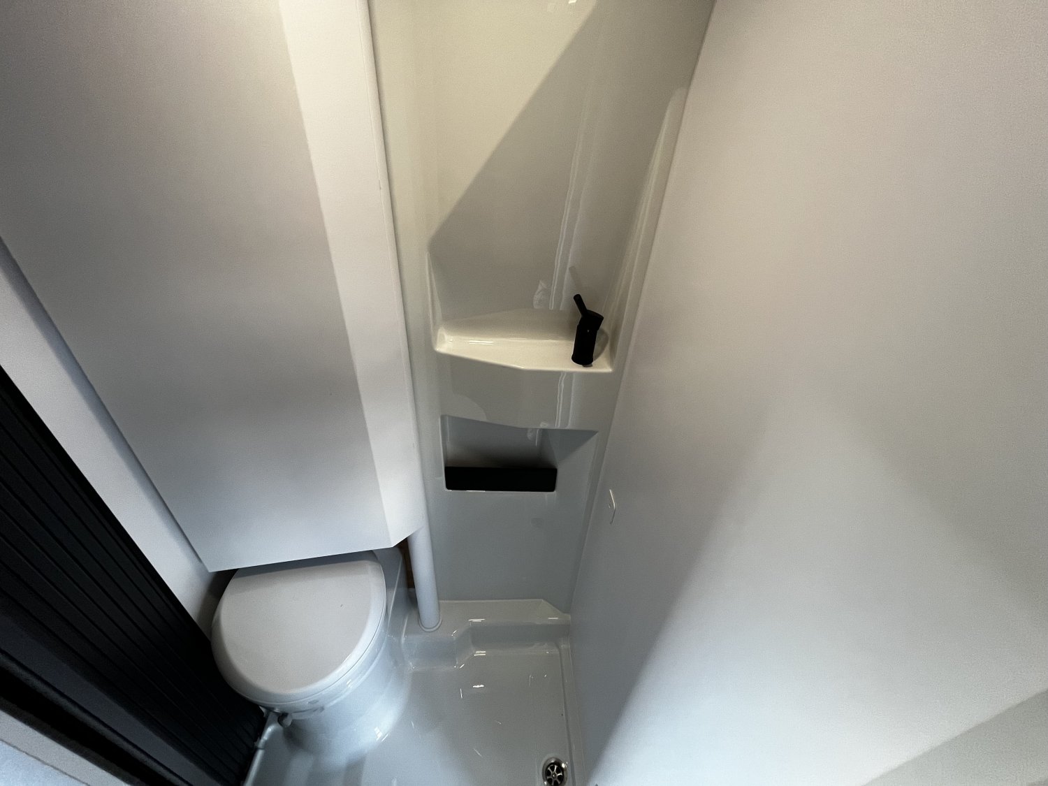 Antoine Caravanes et Camping Car TWIN 640 SGX 60th Adria