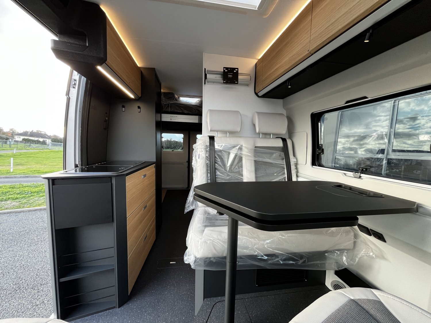 Antoine Caravanes et Camping Car TWIN 640 SGX 60th Adria