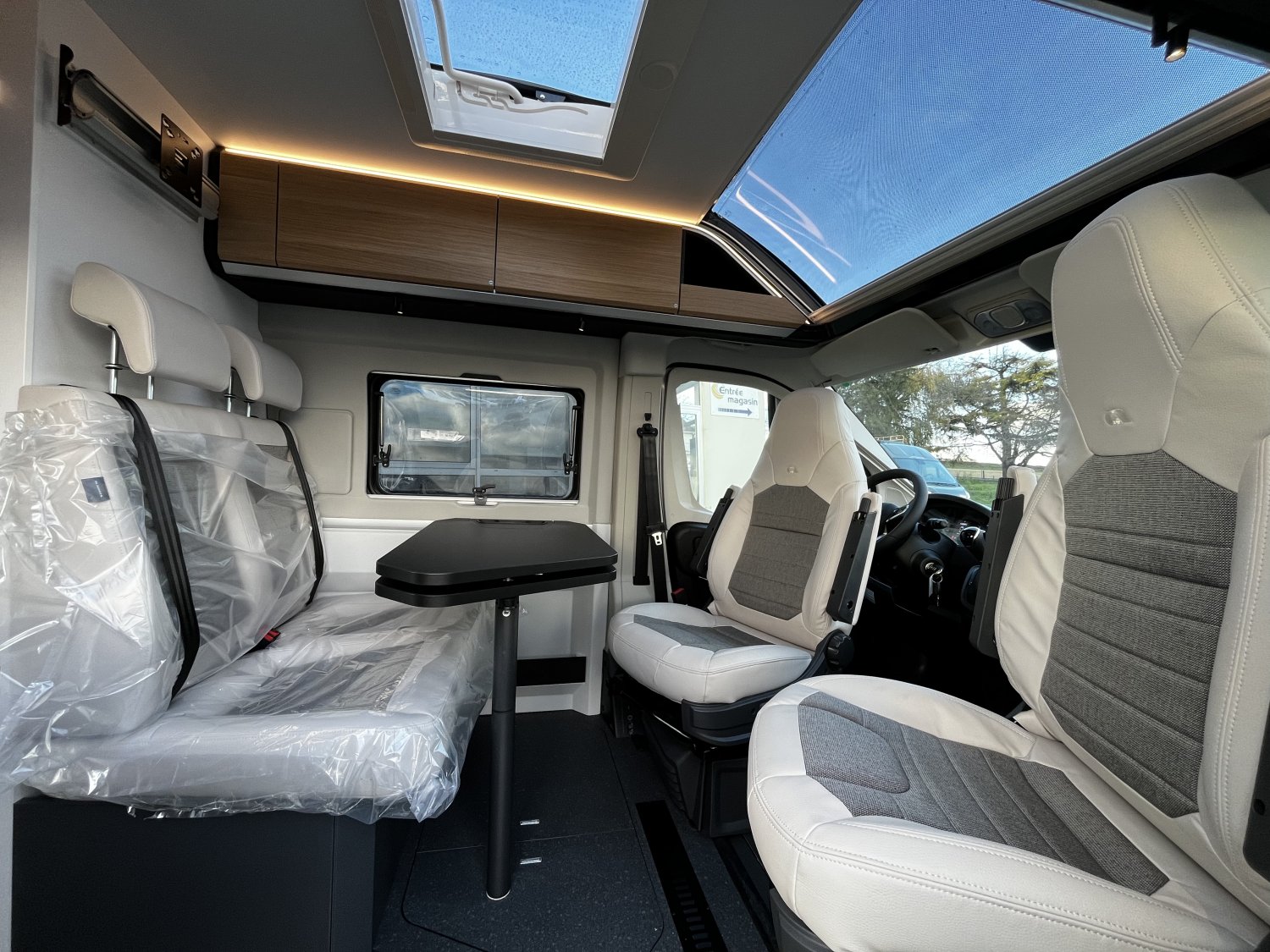 Antoine Caravanes et Camping Car TWIN 640 SGX 60th Adria