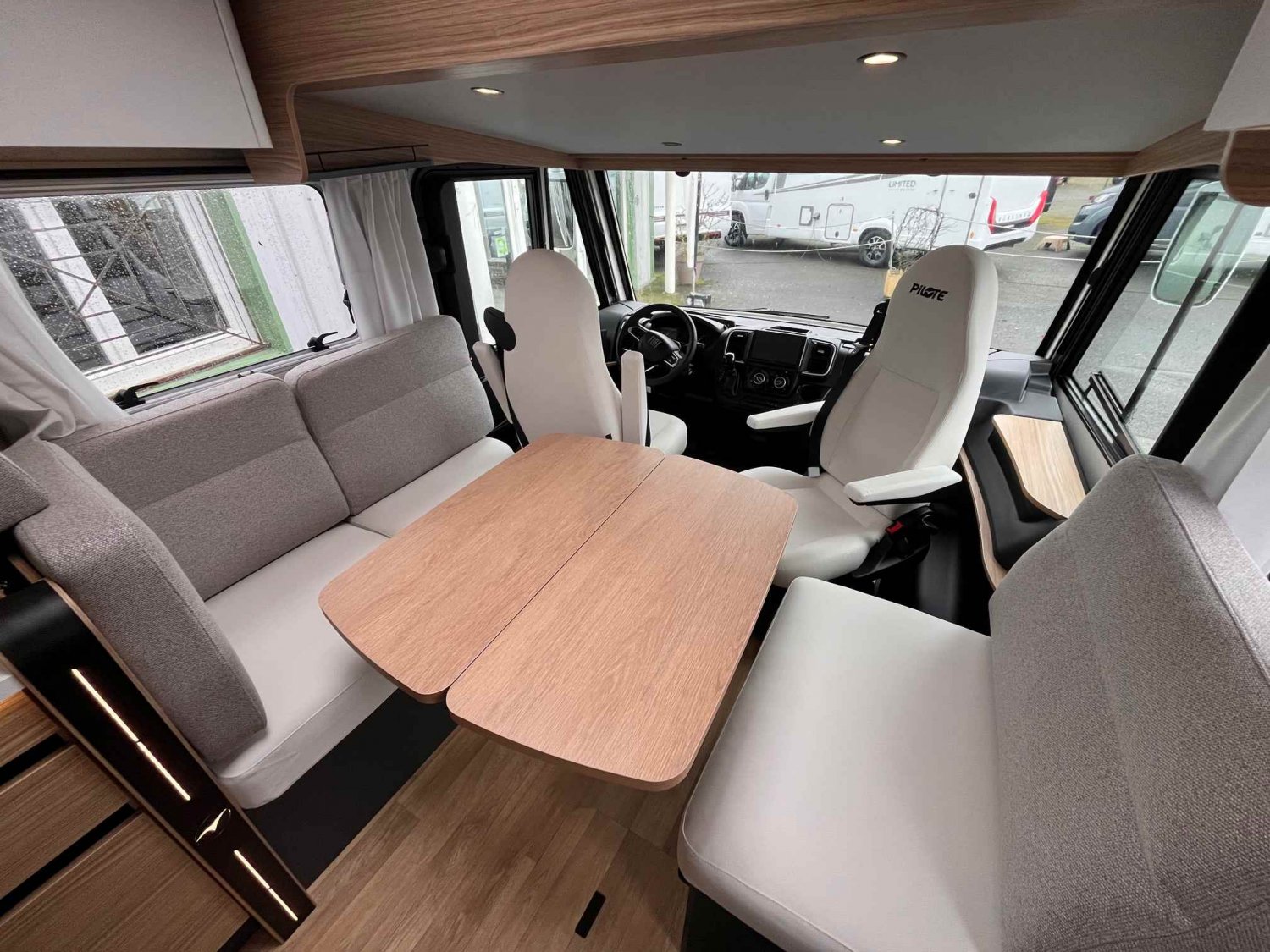 Antoine Caravanes et Camping Car G 720 FC EVIDENCE Pilote