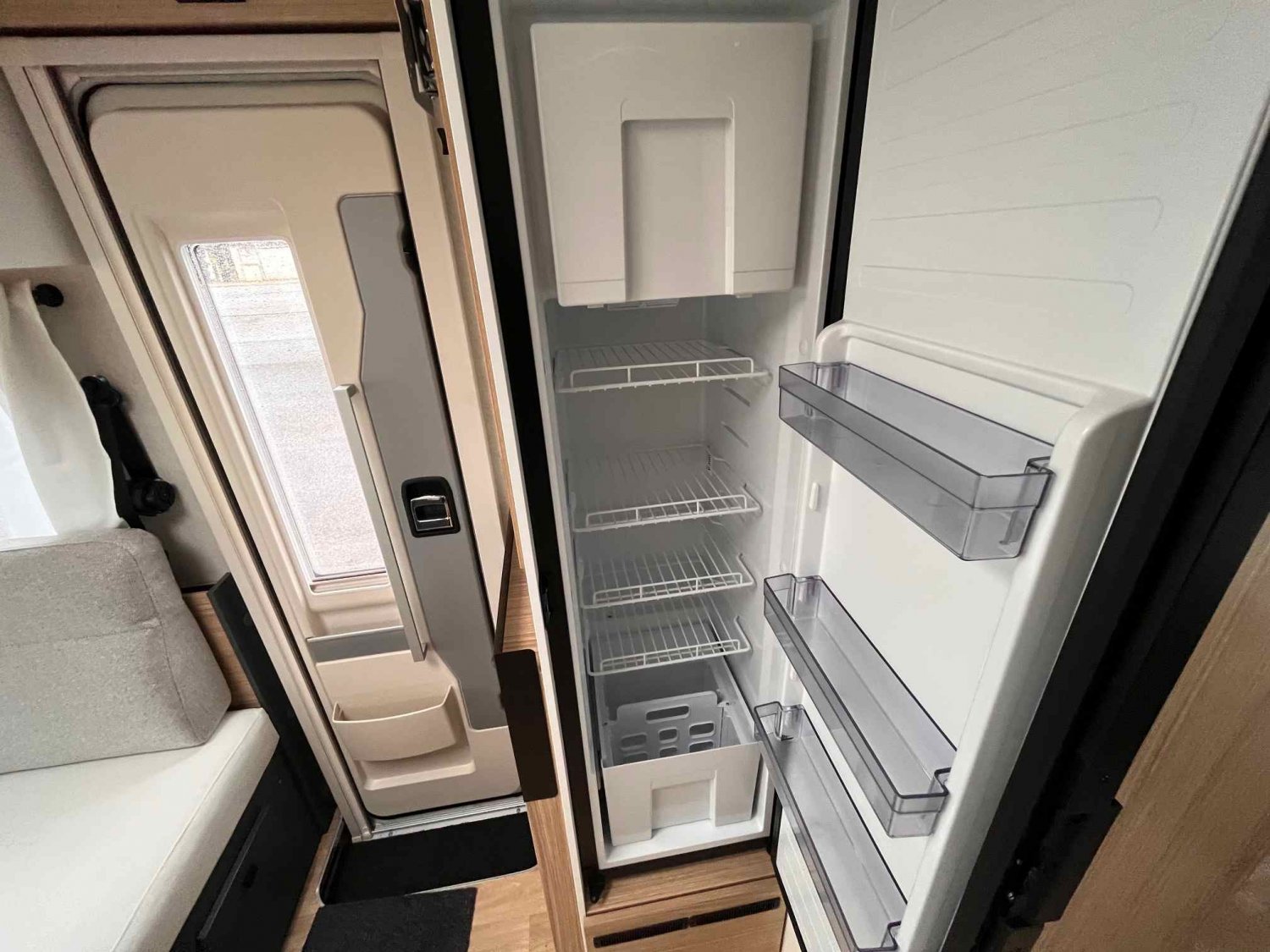 Antoine Caravanes et Camping Car G 720 FC EVIDENCE Pilote