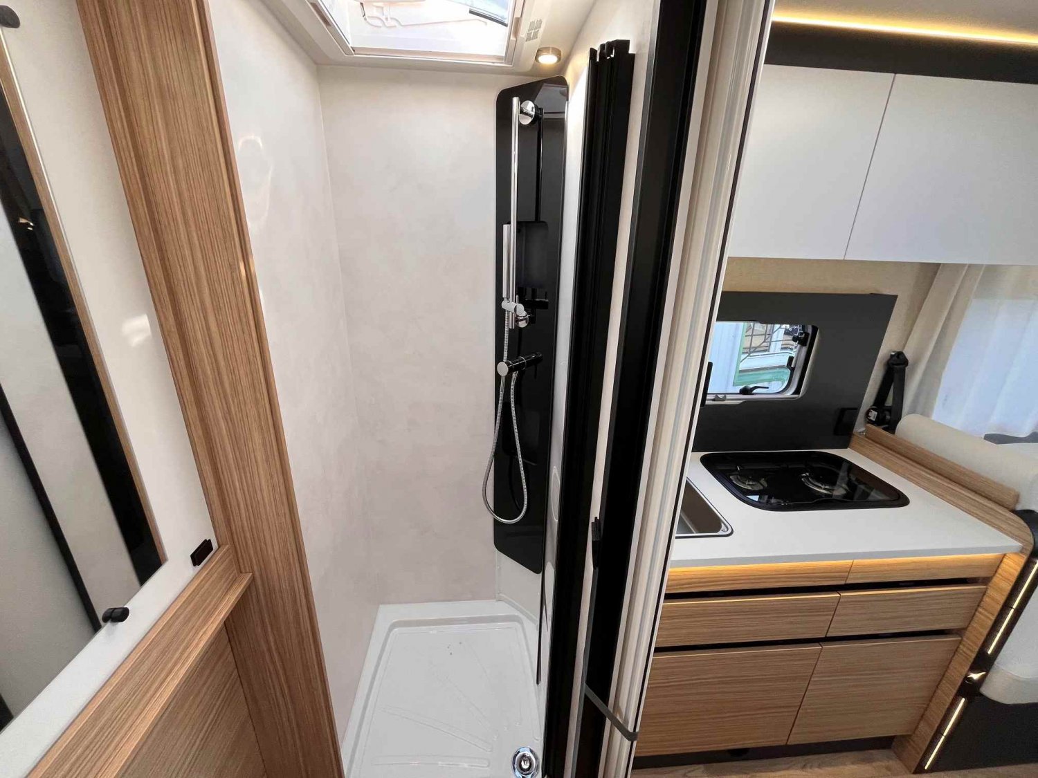 Antoine Caravanes et Camping Car P 690 Pilote