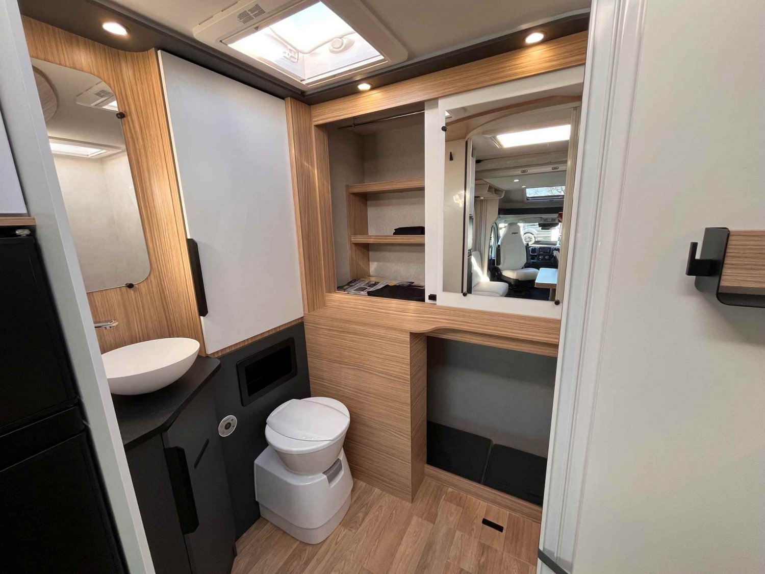 Antoine Caravanes et Camping Car P 690 Pilote