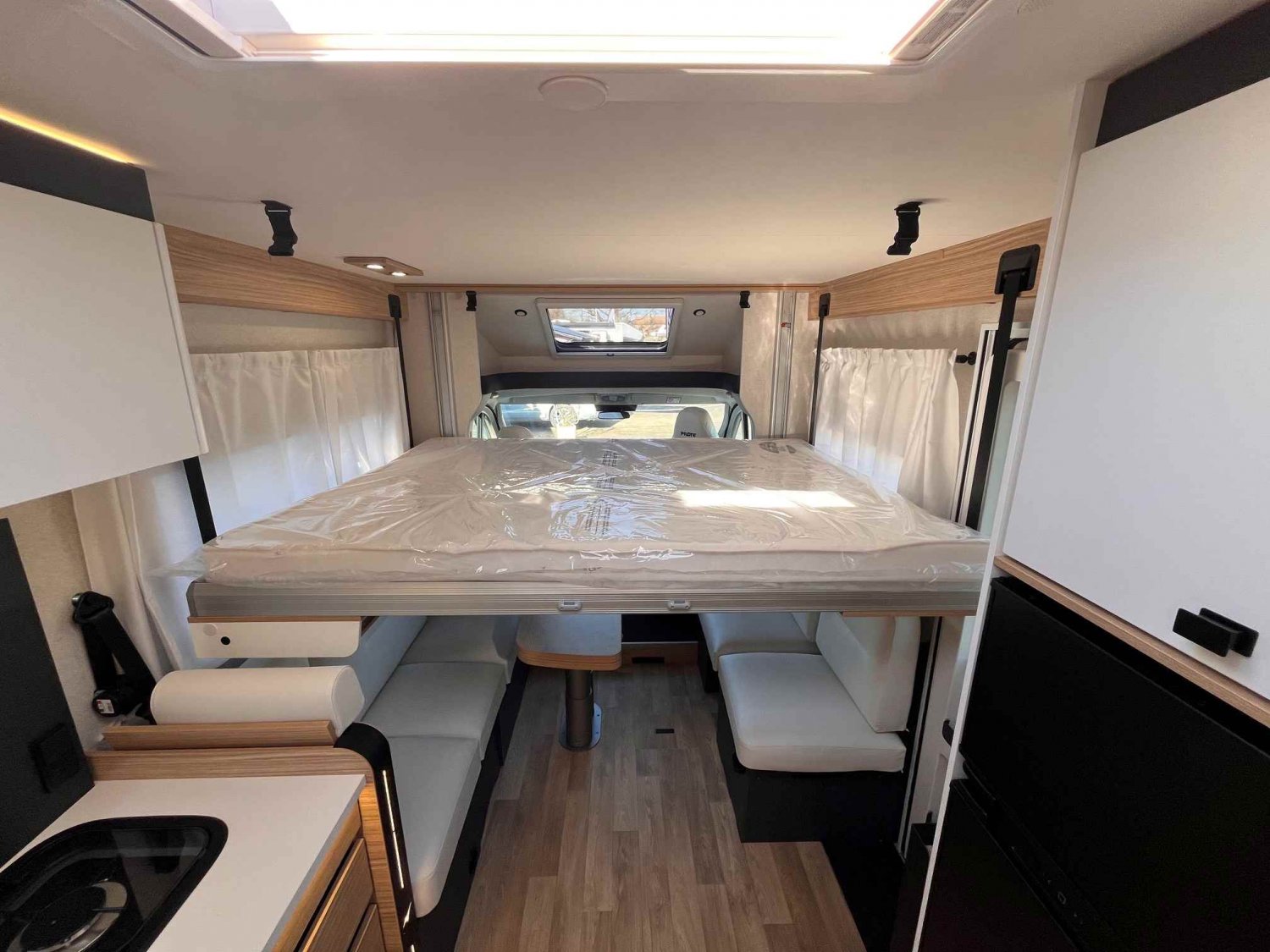 Antoine Caravanes et Camping Car P 690 Pilote