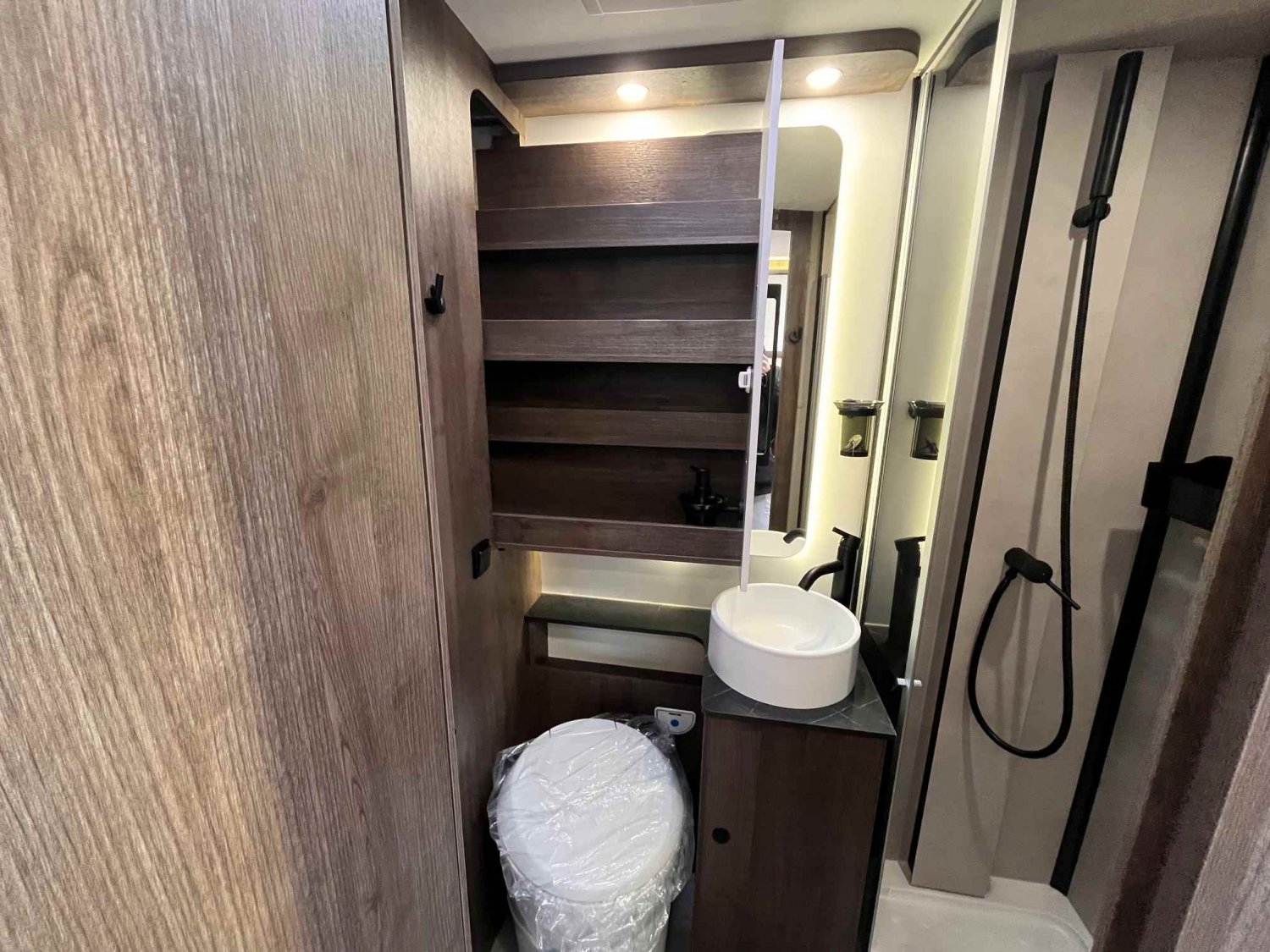 Antoine Caravanes et Camping Car BENIMAR TESSORO 483 Benimar