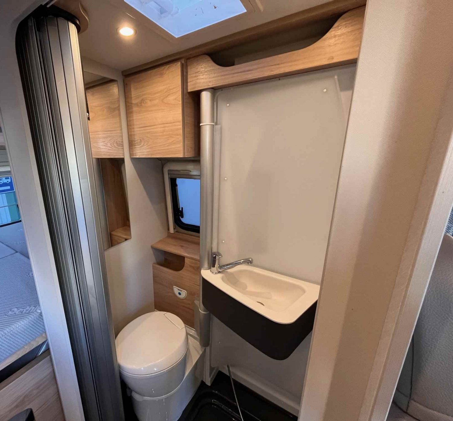 Antoine Caravanes et Camping Car DETHLEFFS GLOBETRAIL CVD 600 S Dethleffs