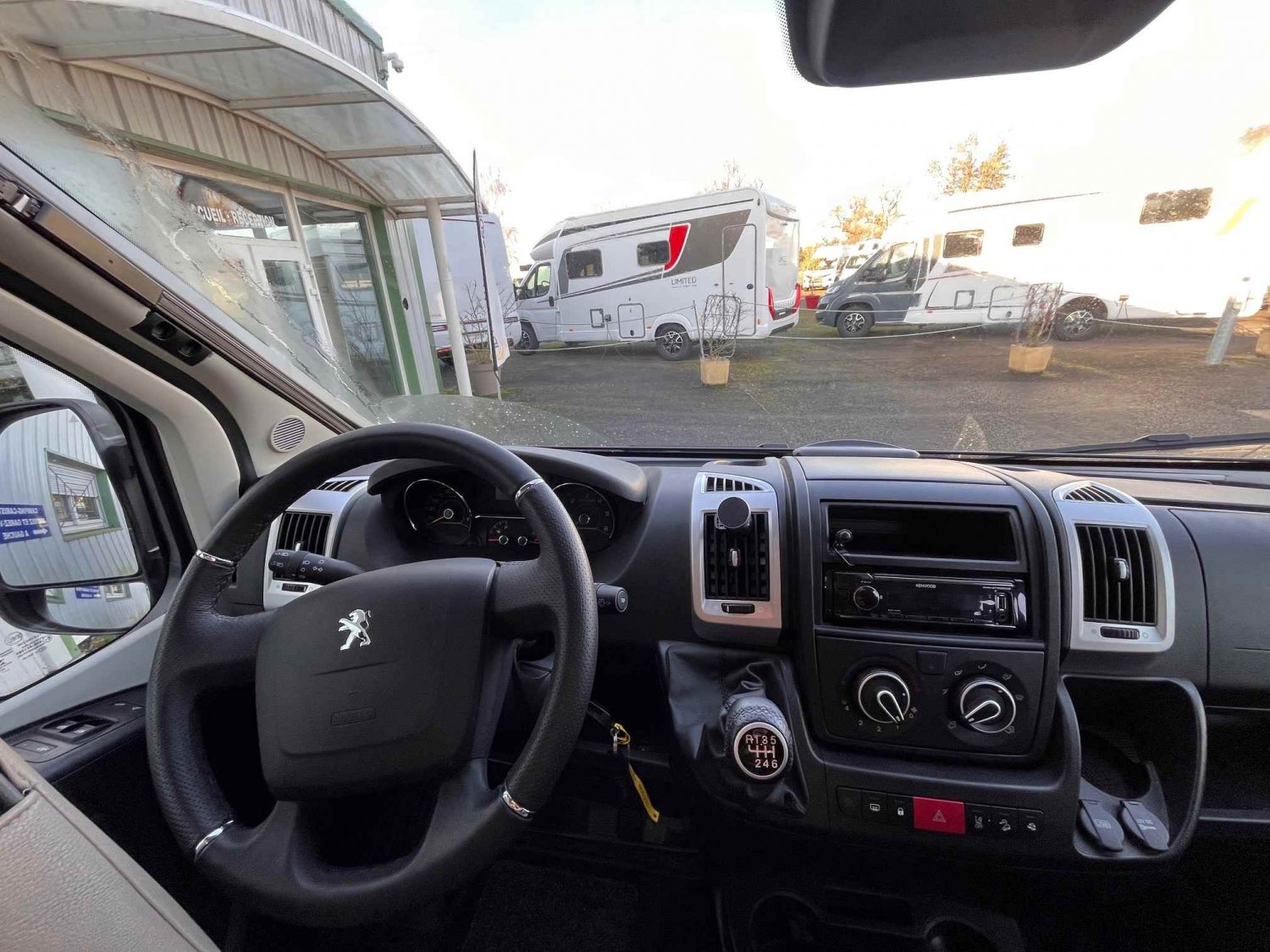 Antoine Caravanes et Camping Car DETHLEFFS GLOBETRAIL CVD 600 S Dethleffs