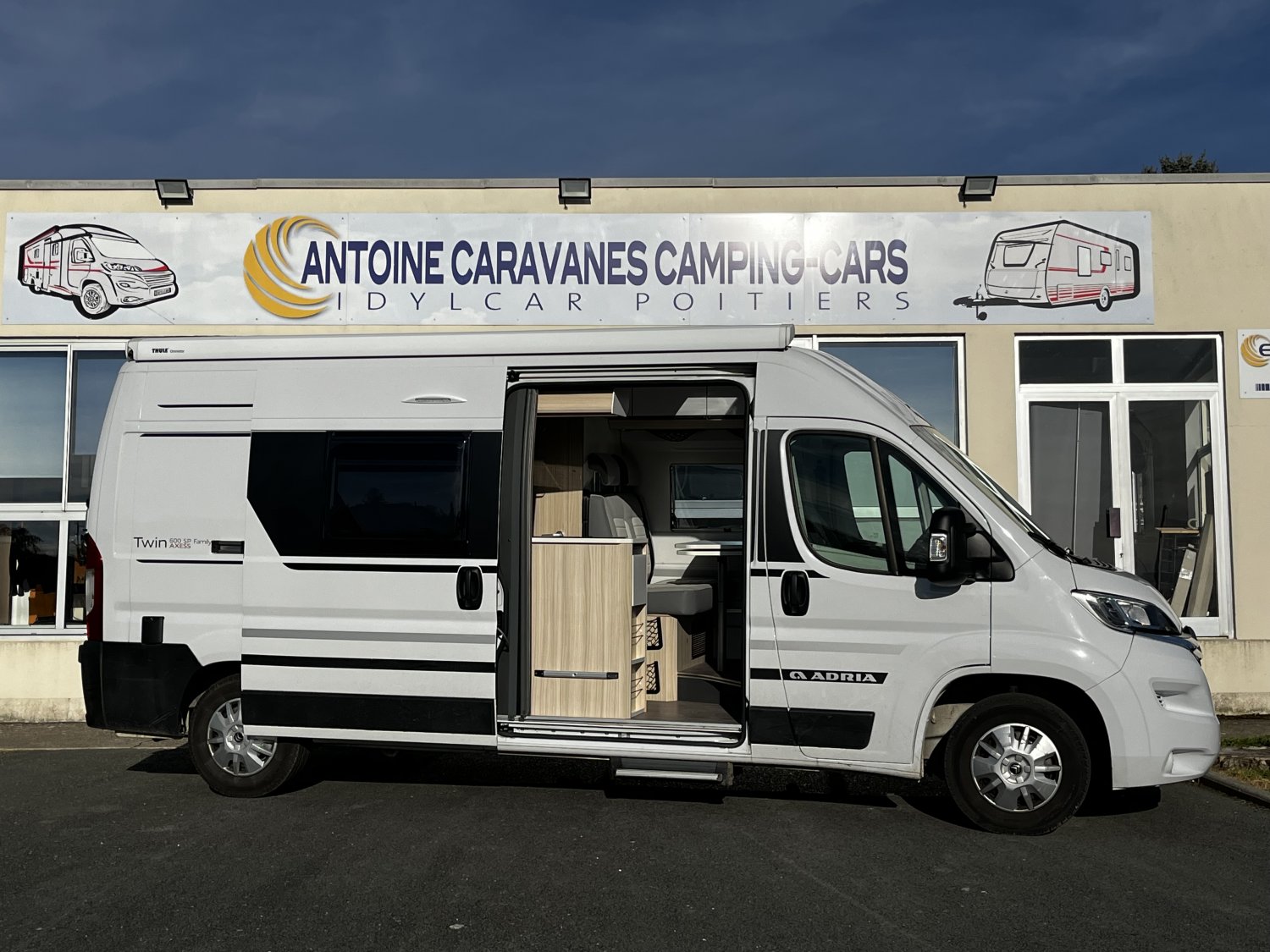 Antoine Caravanes et Camping Car - Adria TWIN 600 SP FAMILY à 49 900&euro;€