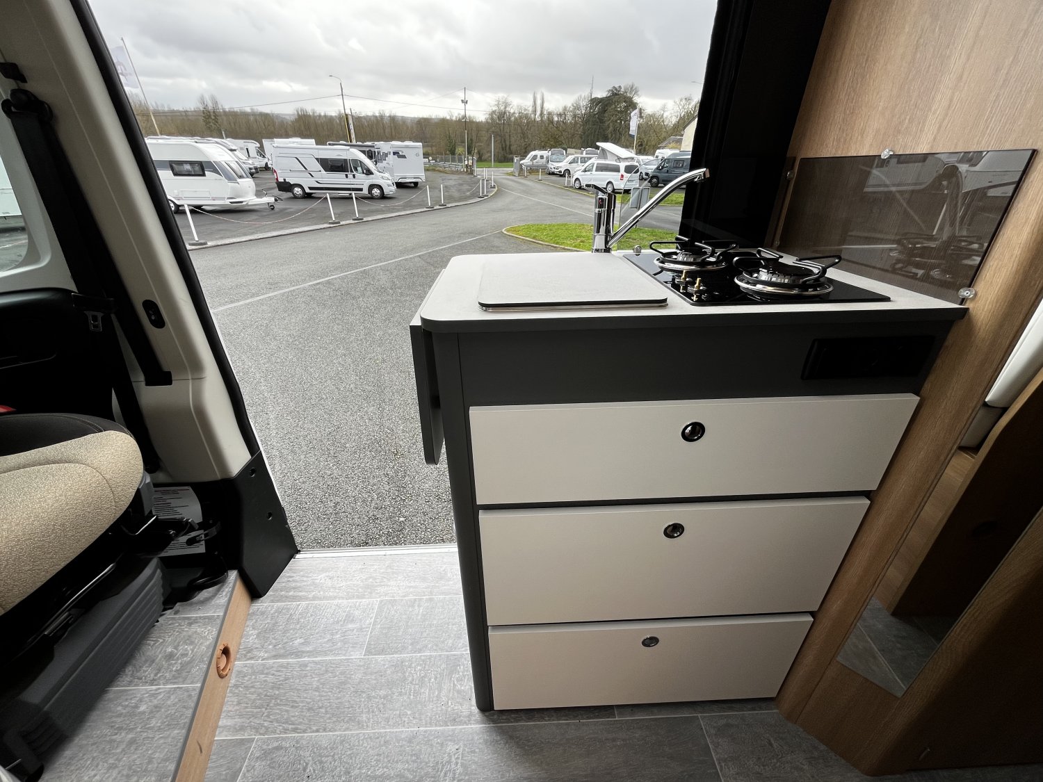 Antoine Caravanes et Camping Car 60 T Giottiline