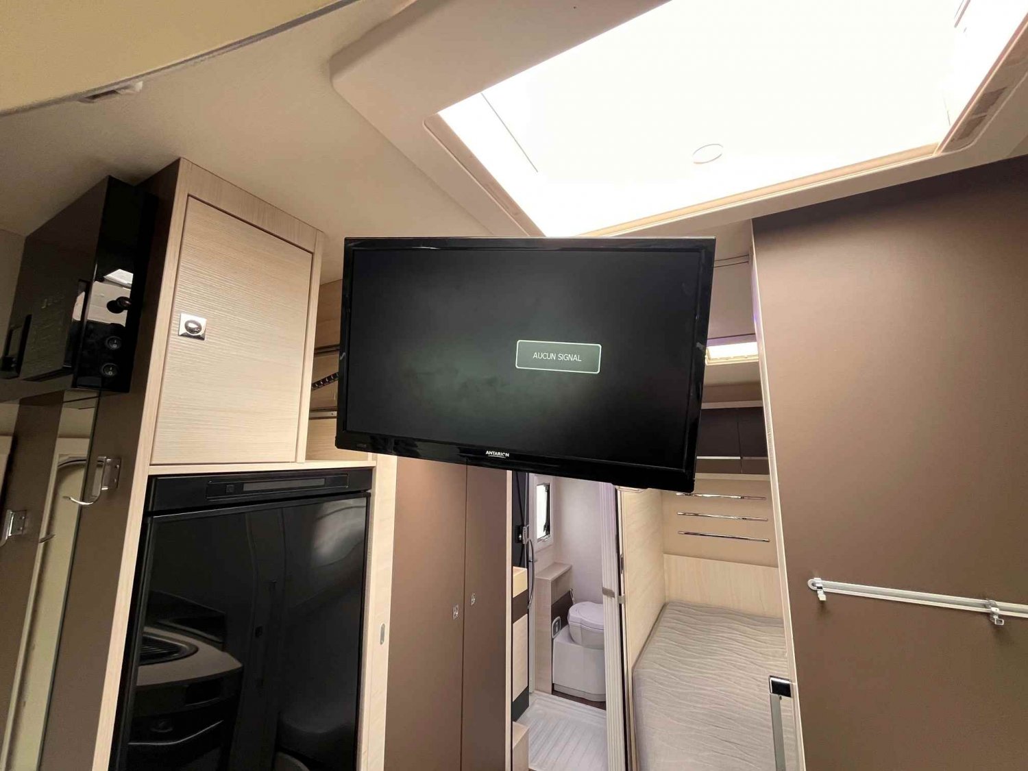 Antoine Caravanes et Camping Car GENESIS 275 Challenger