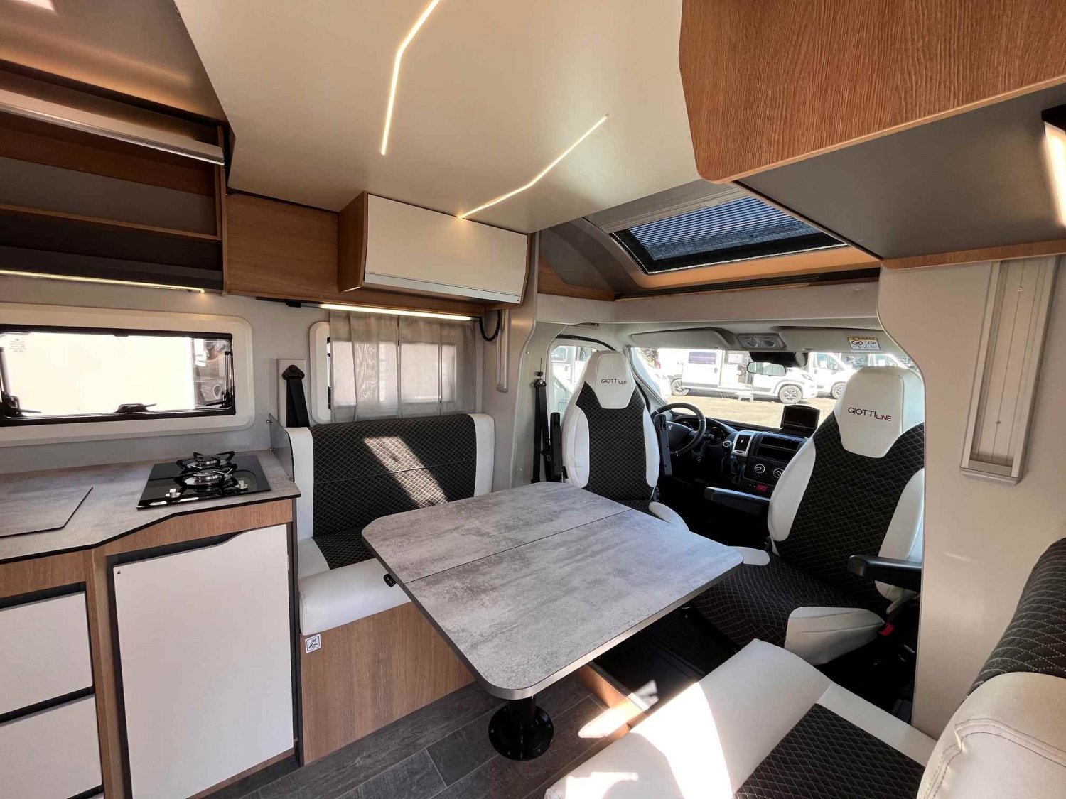 Antoine Caravanes et Camping Car GIOTTILINE TOSCAN 74 NF Giottiline