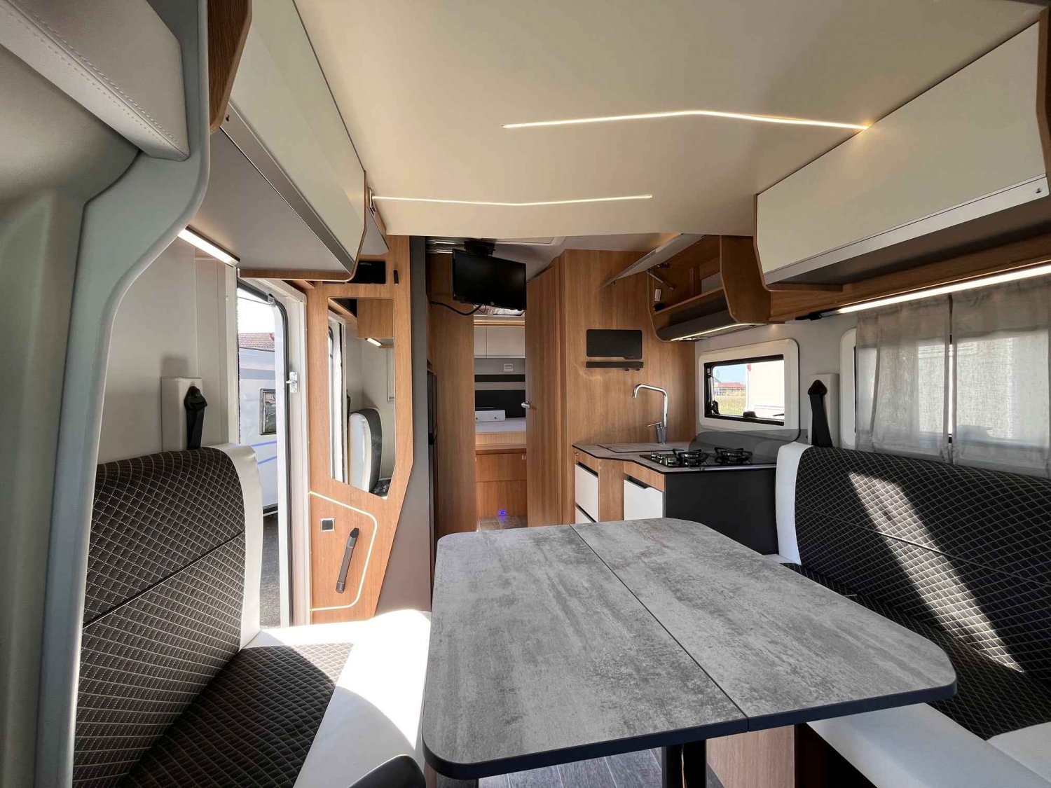 Antoine Caravanes et Camping Car GIOTTILINE TOSCAN 74 NF Giottiline