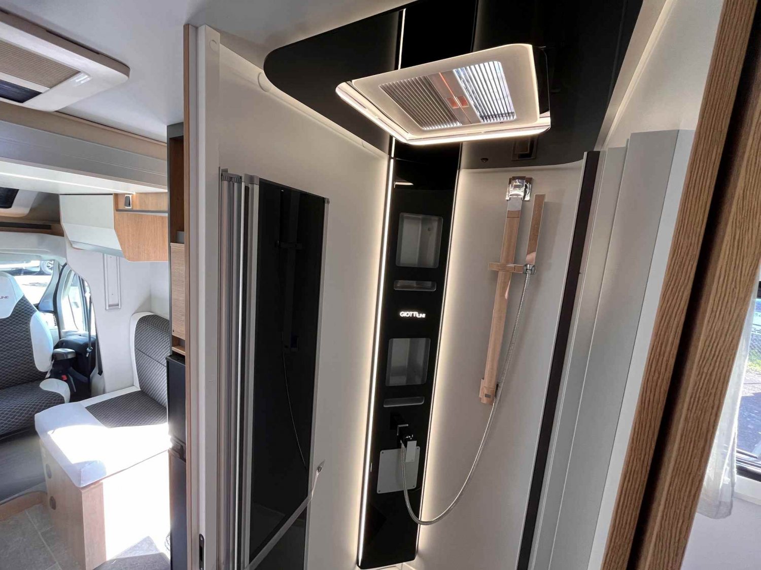 Antoine Caravanes et Camping Car GIOTTILINE TOSCAN 74 NF Giottiline