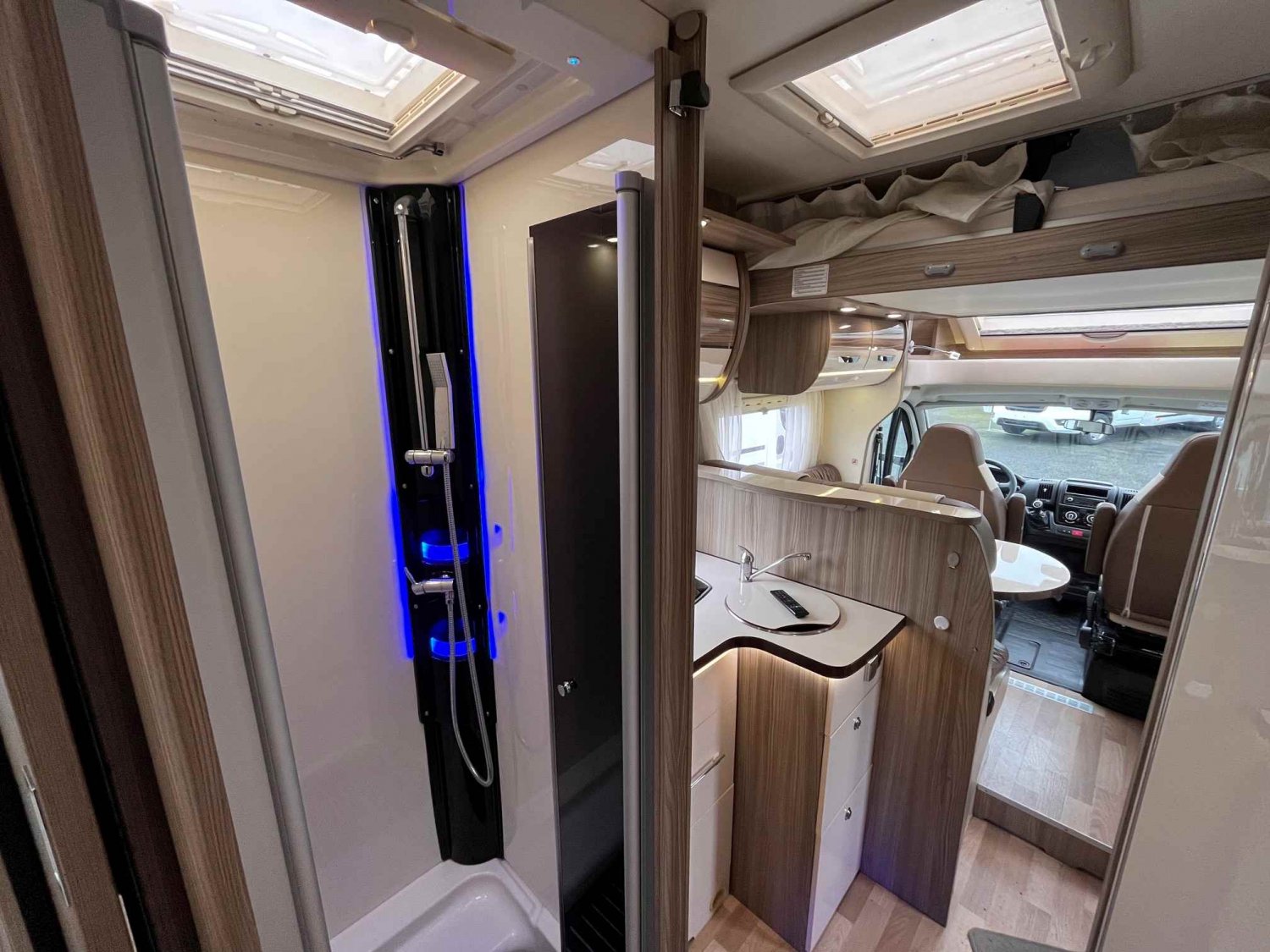 Antoine Caravanes et Camping Car 720 LC PRIVILEGE Autostar