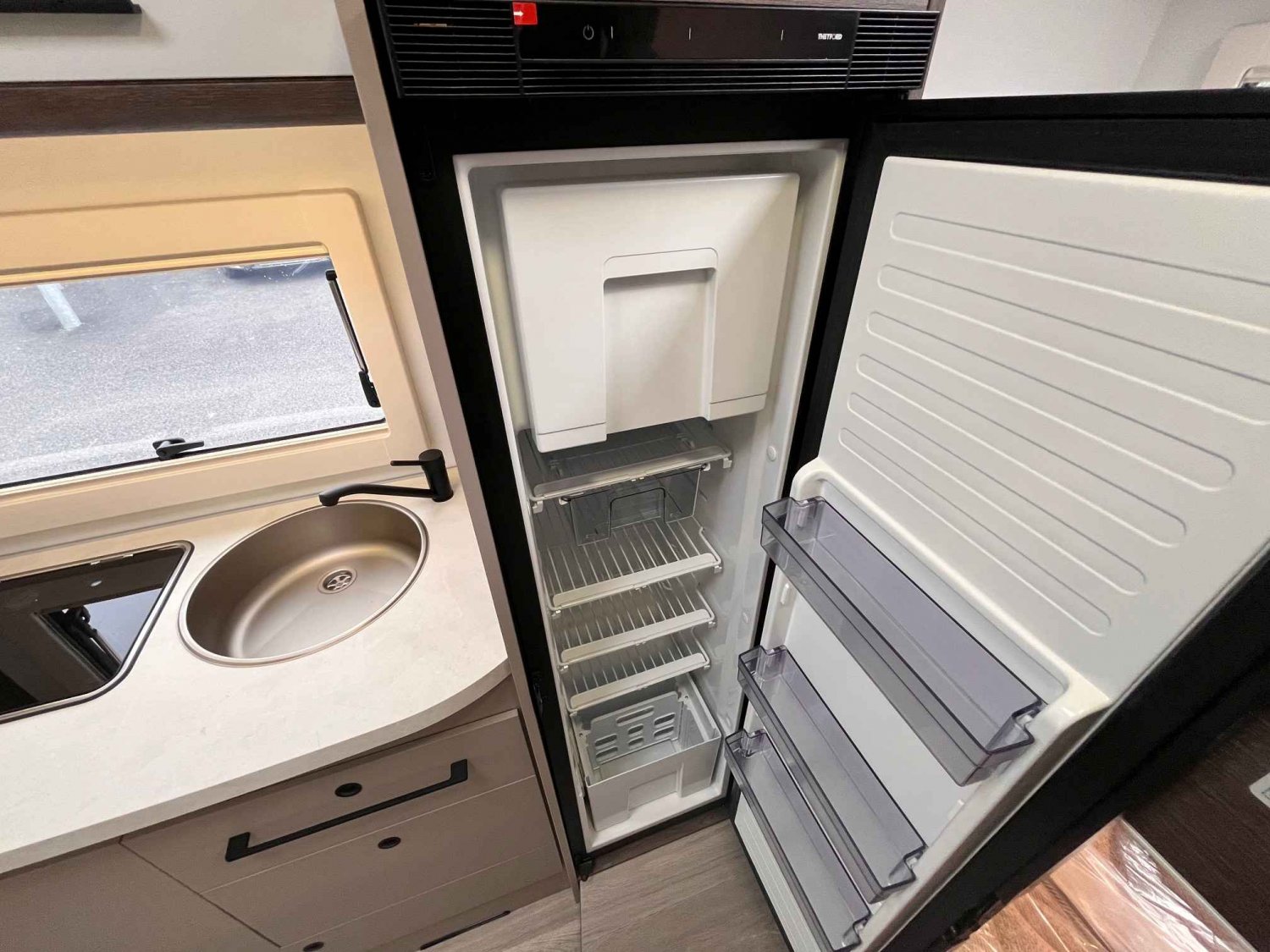 Antoine Caravanes et Camping Car TESSORO 425 Benimar