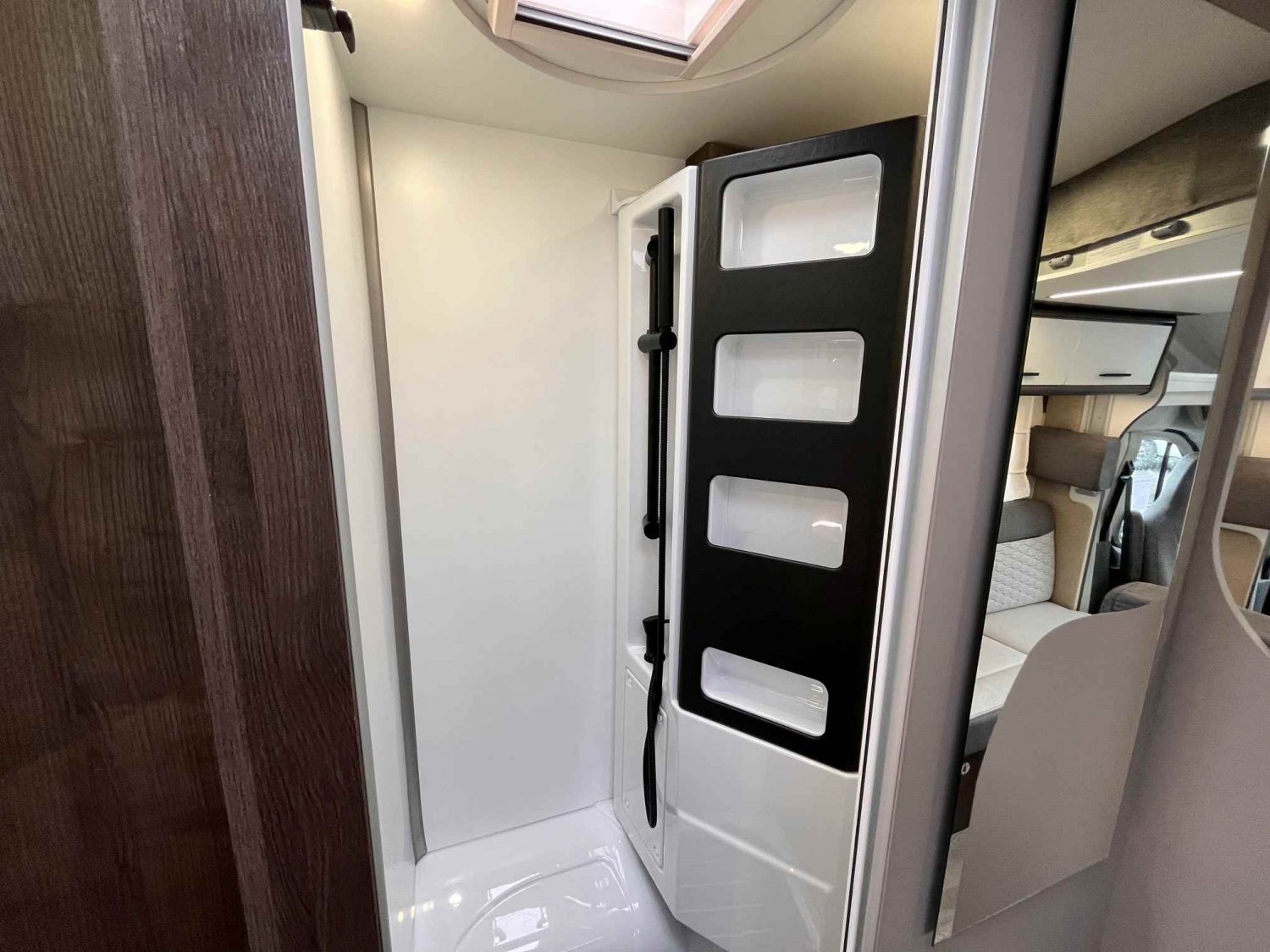 Antoine Caravanes et Camping Car TESSORO 425 Benimar