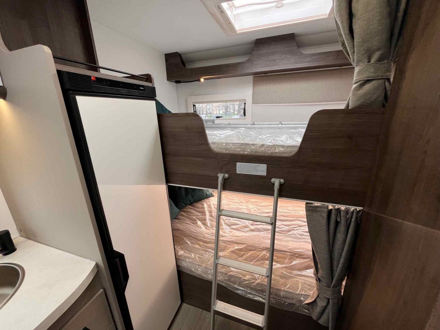 Antoine Caravanes et Camping Car TESSORO 425 Benimar