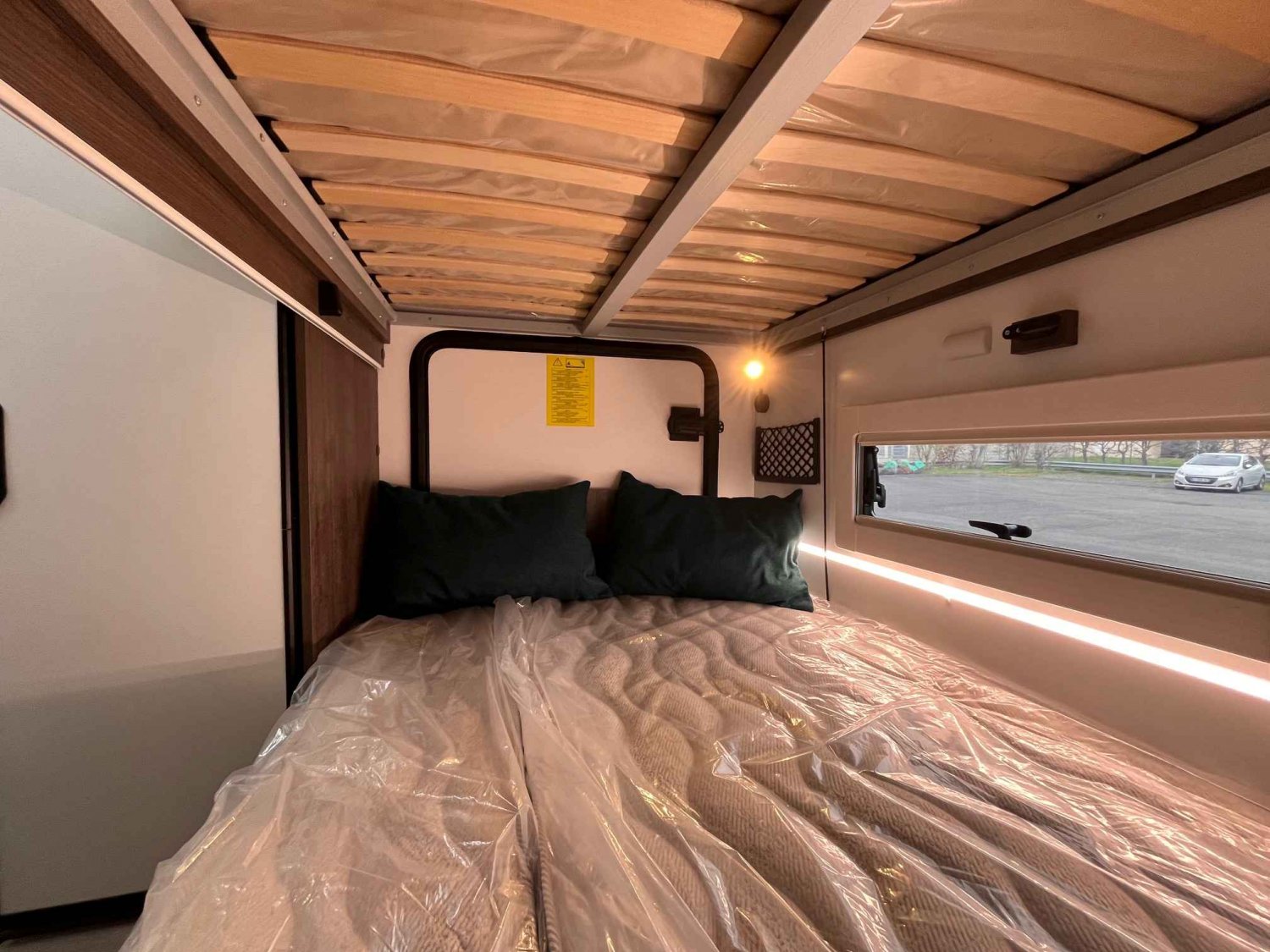 Antoine Caravanes et Camping Car TESSORO 425 Benimar