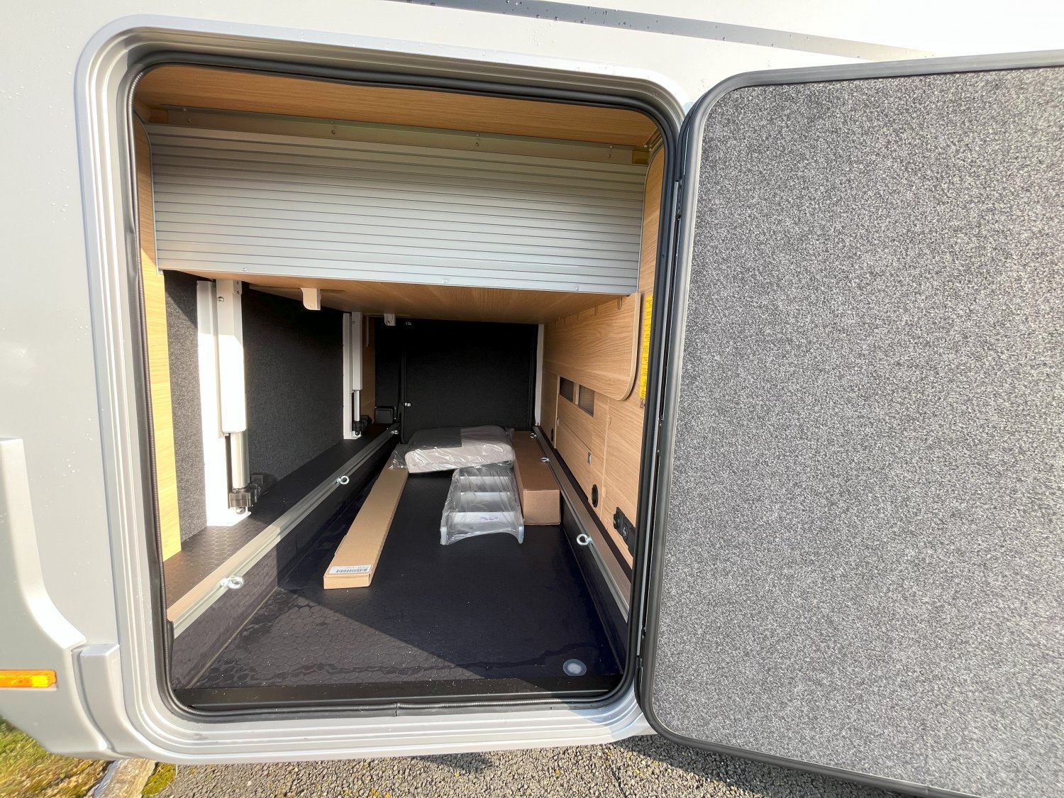 Antoine Caravanes et Camping Car MATRIX 650 DC 60th Adria