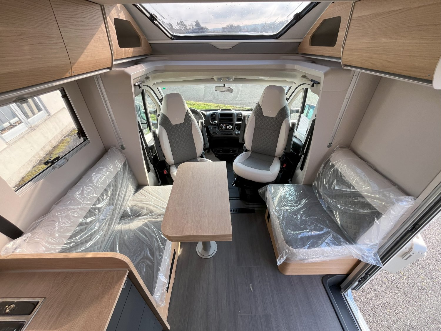 Antoine Caravanes et Camping Car MATRIX 650 DC 60th Adria