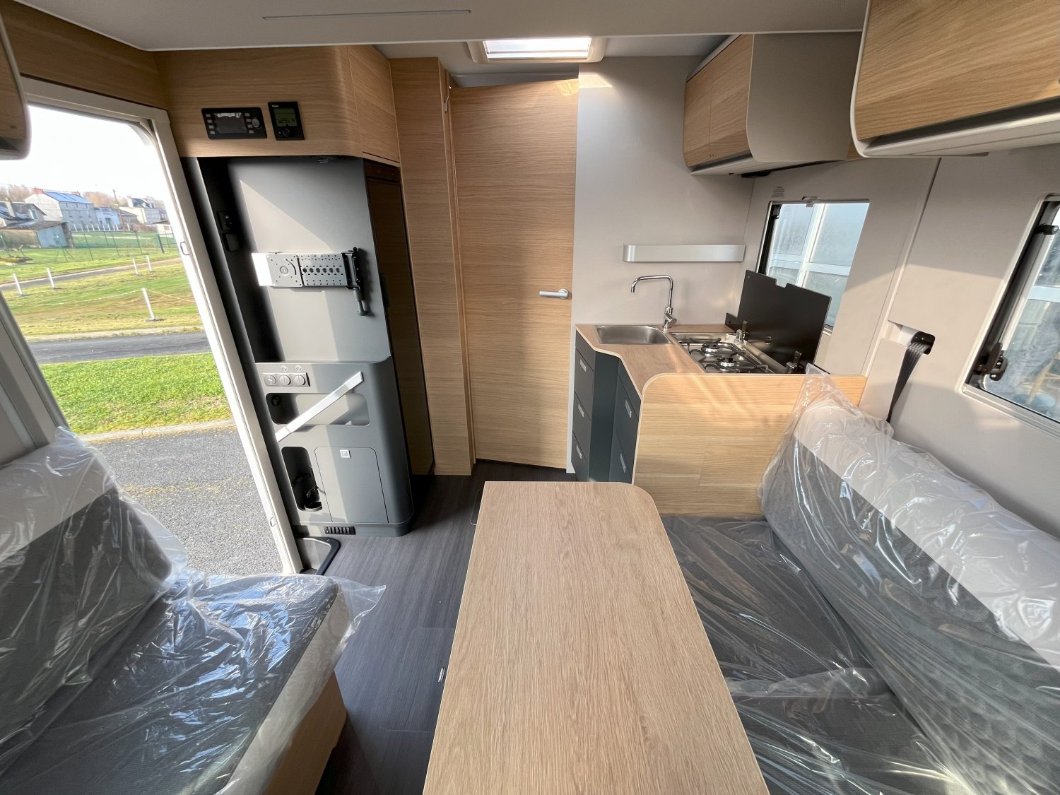 Antoine Caravanes et Camping Car MATRIX 650 DC 60th Adria