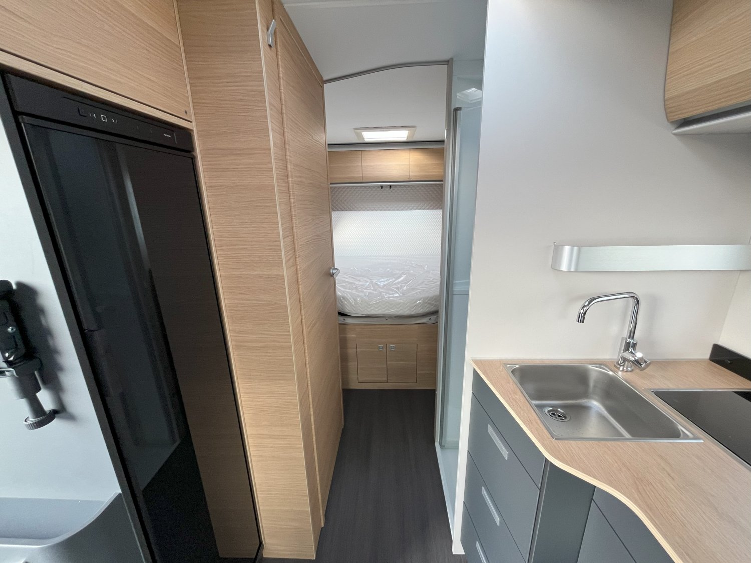 Antoine Caravanes et Camping Car MATRIX 650 DC 60th Adria