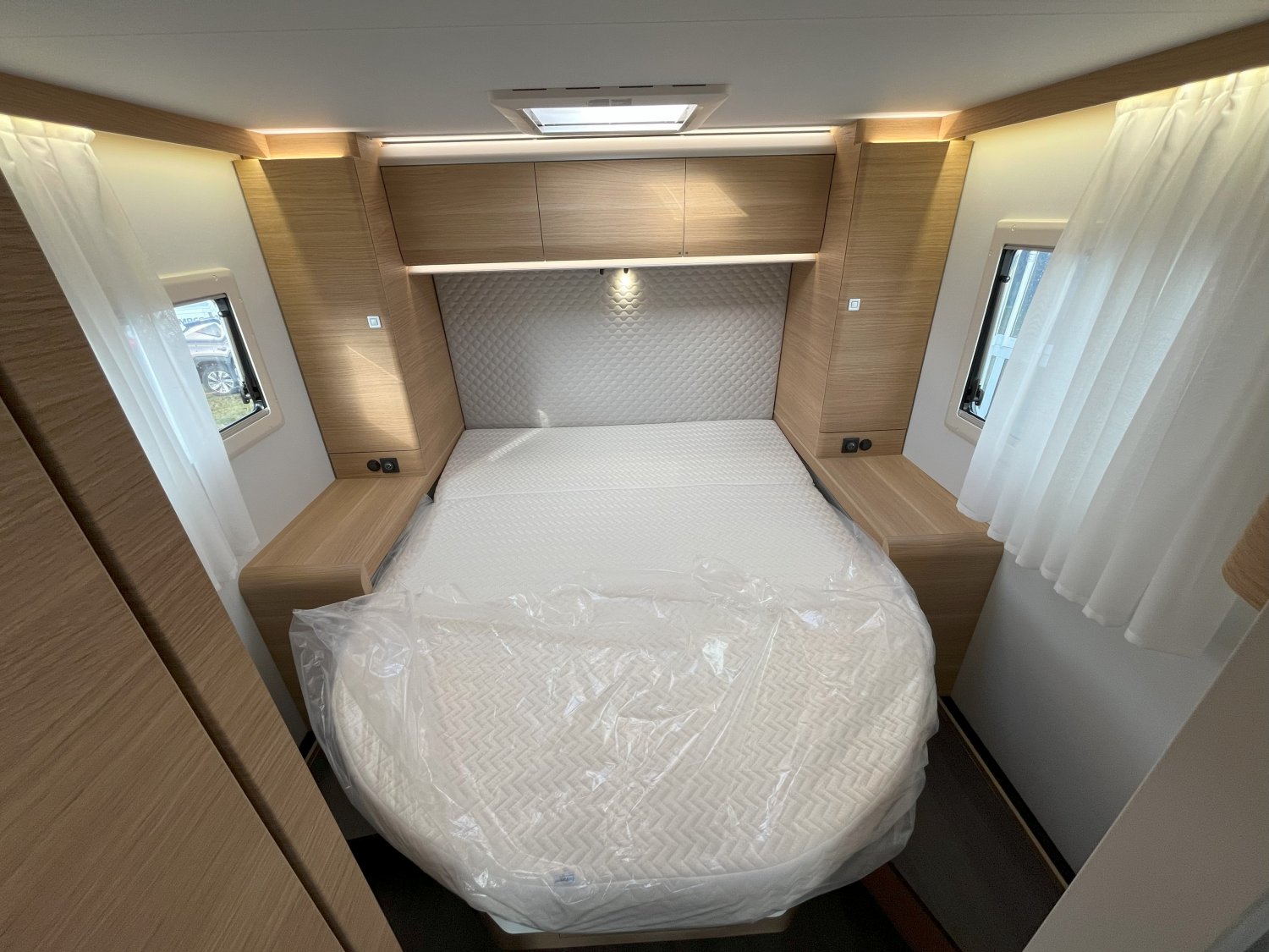 Antoine Caravanes et Camping Car MATRIX 650 DC 60th Adria