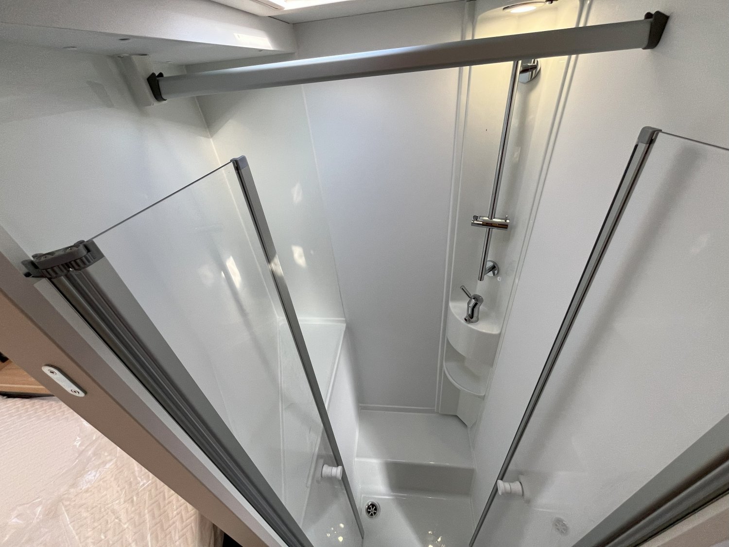 Antoine Caravanes et Camping Car MATRIX 650 DC 60th Adria