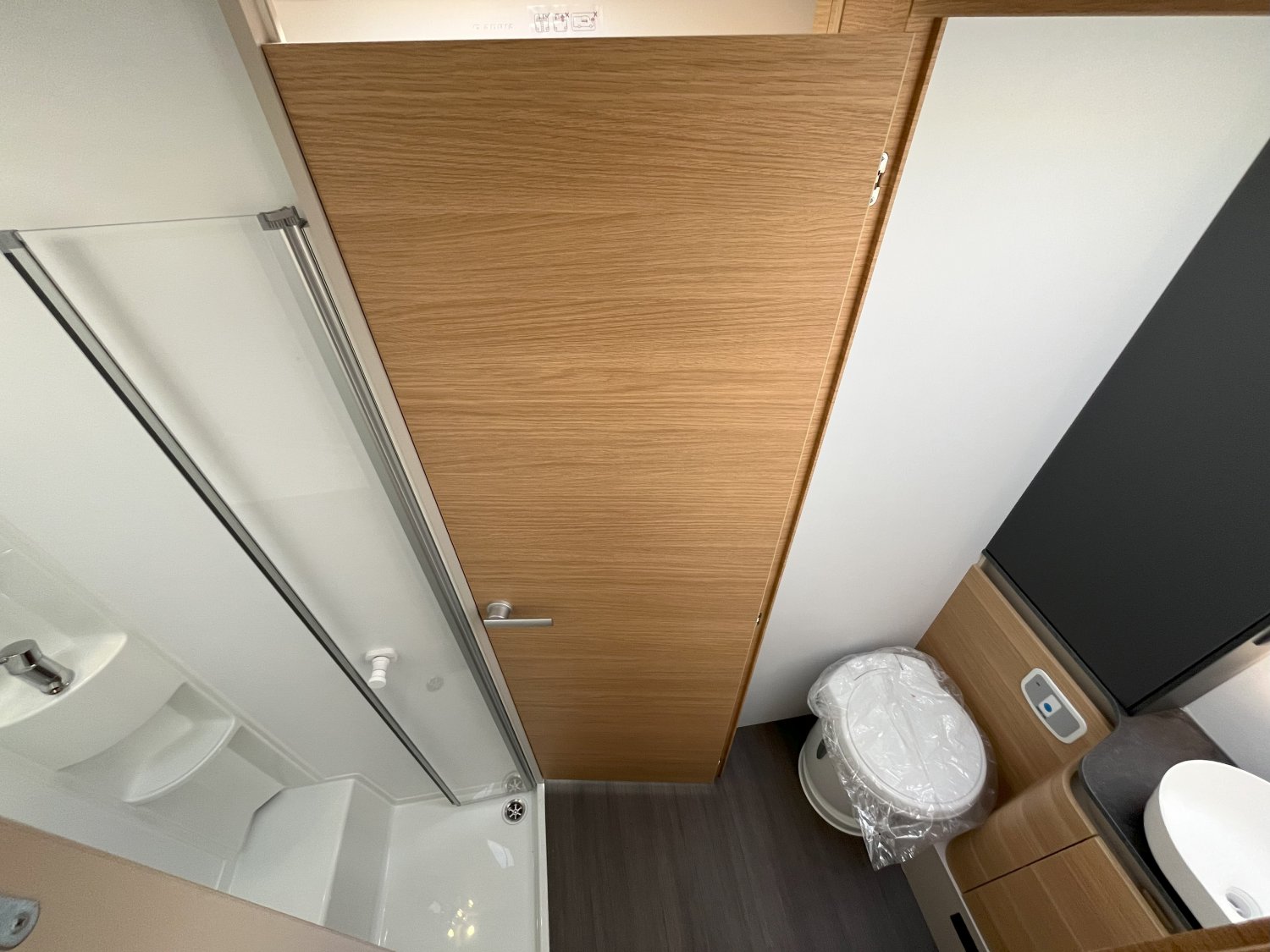 Antoine Caravanes et Camping Car MATRIX 650 DC 60th Adria