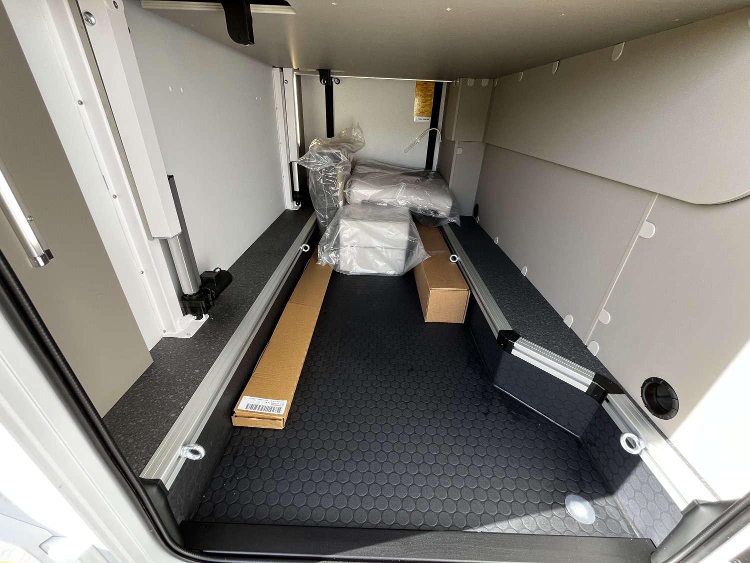 Antoine Caravanes et Camping Car COMPACT DC Adria