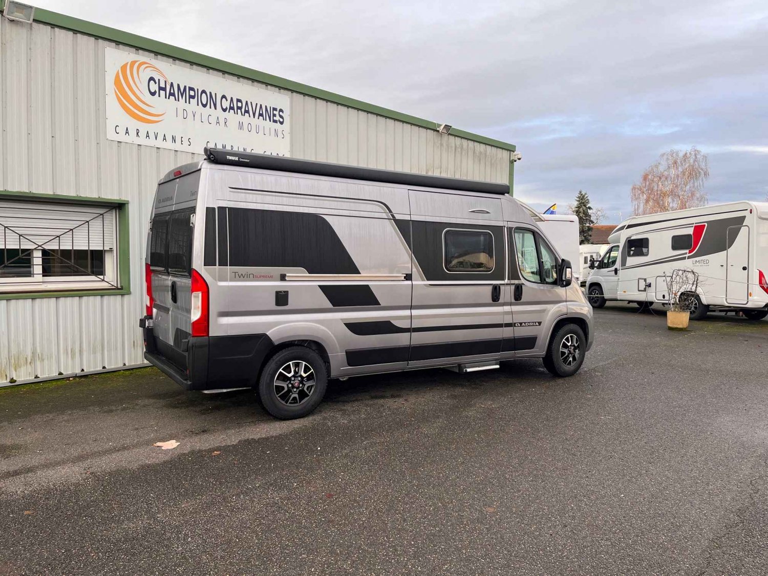 Antoine Caravanes et Camping Car TWIN SUPREME 600 SPB Adria