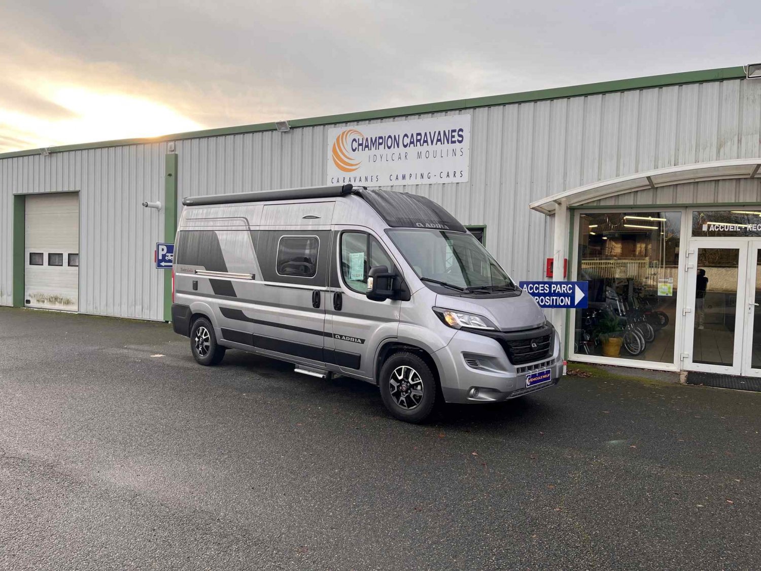 Antoine Caravanes et Camping Car TWIN SUPREME 600 SPB Adria