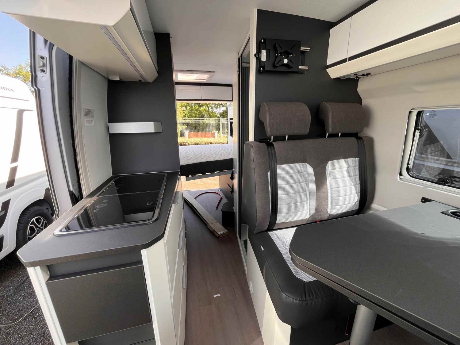 Antoine Caravanes et Camping Car TWIN SUPREME 600 SPB Adria