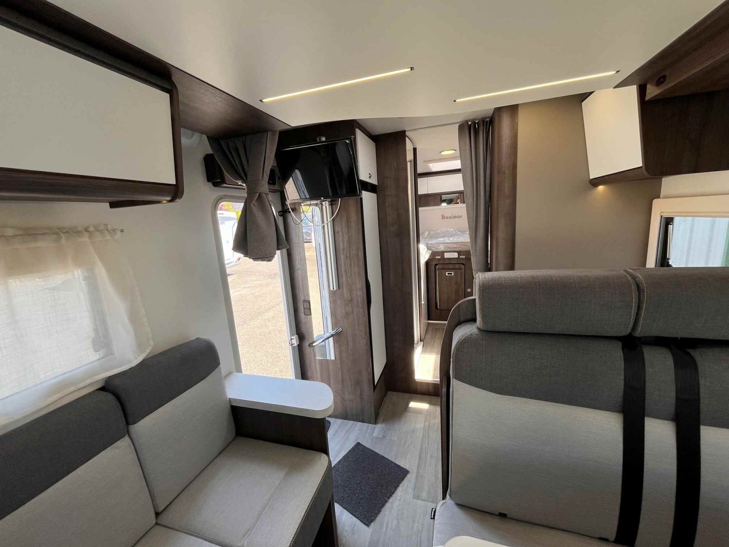 Antoine Caravanes et Camping Car TESSORO 463 UP Benimar