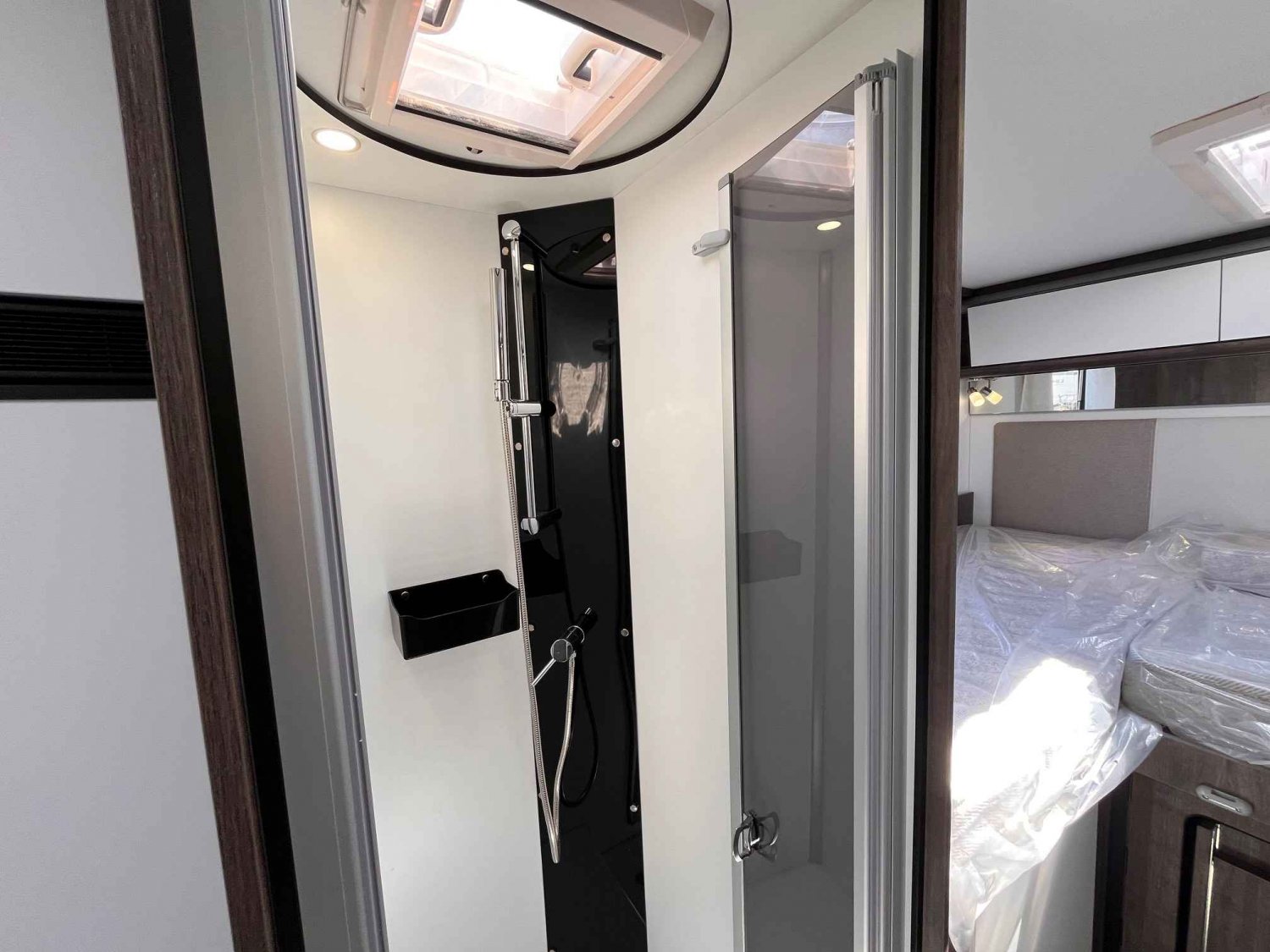 Antoine Caravanes et Camping Car TESSORO 463 UP Benimar
